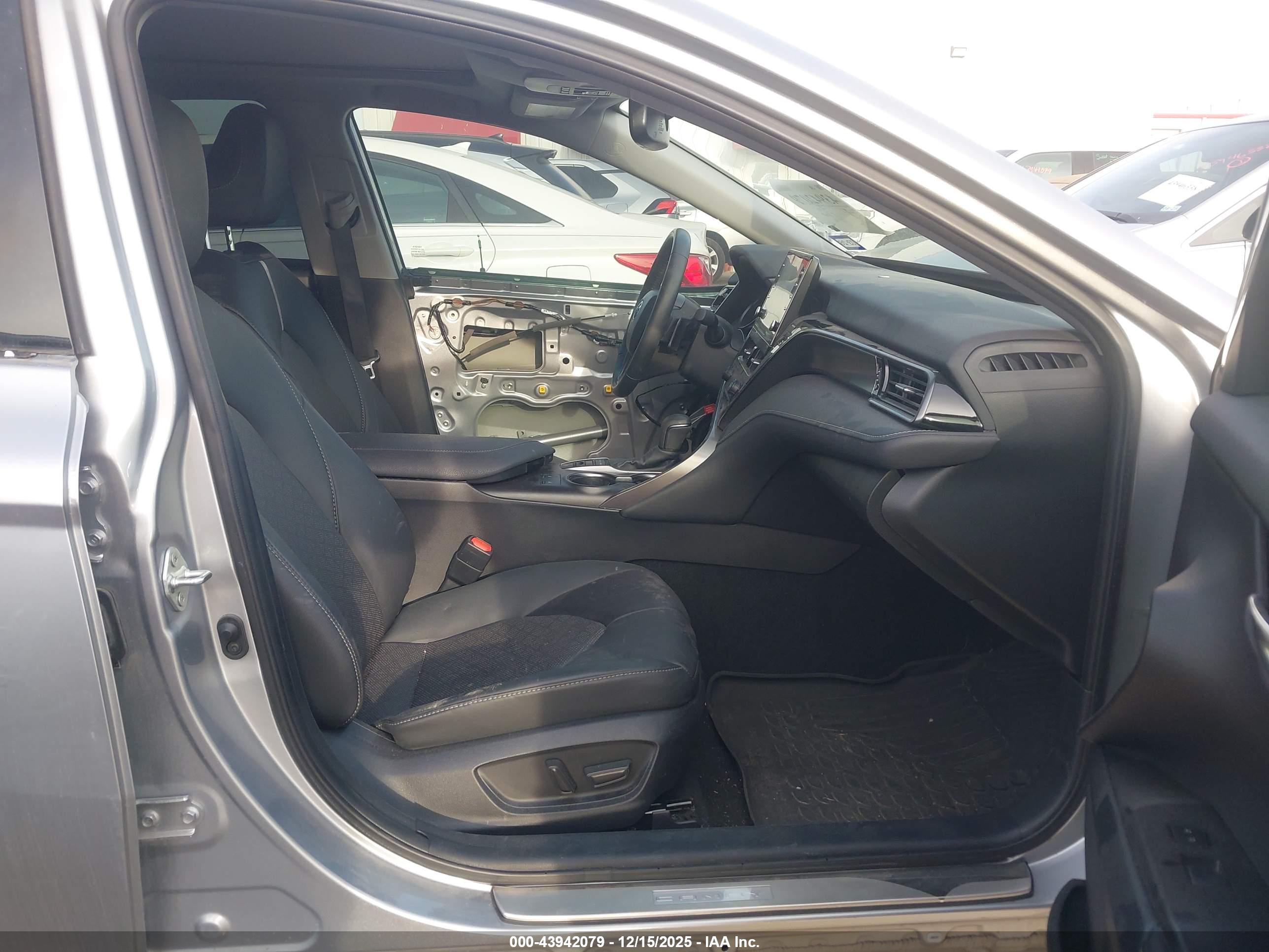 TOYOTA CAMRY image 5