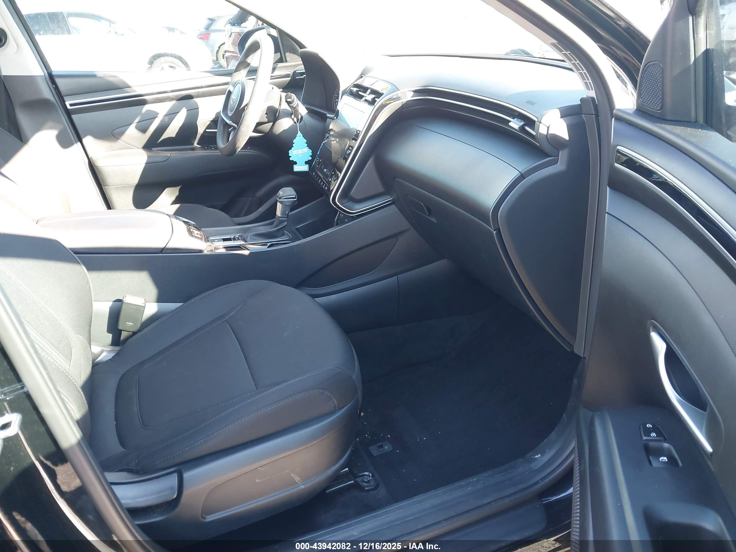HYUNDAI TUCSON image 5