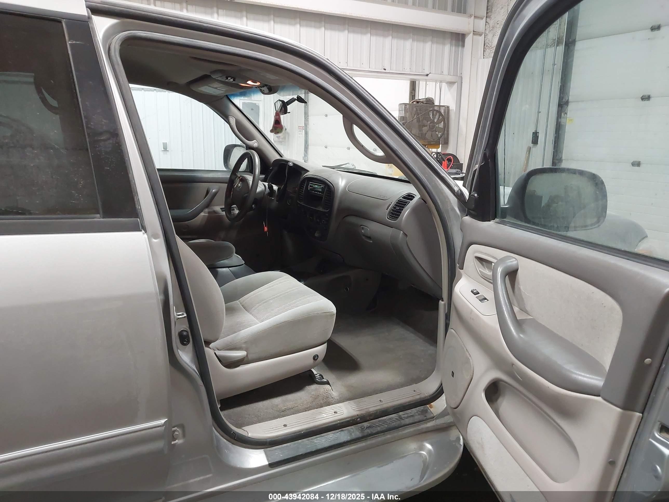 TOYOTA TUNDRA image 5