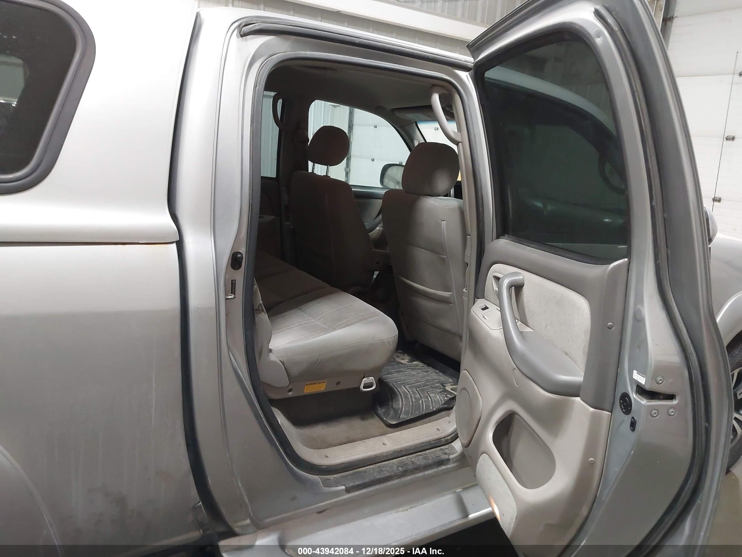 TOYOTA TUNDRA image 8