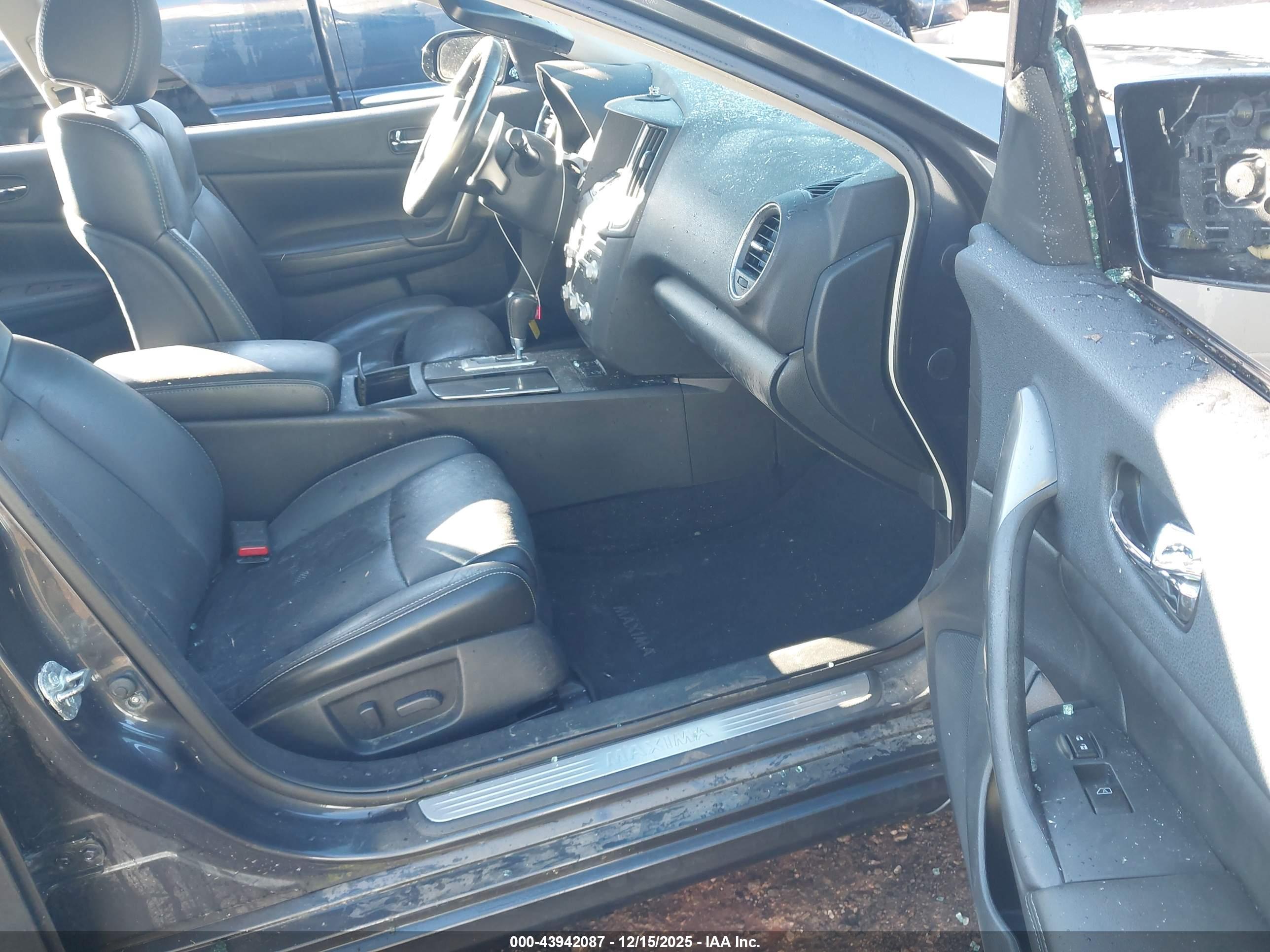 NISSAN MAXIMA image 5