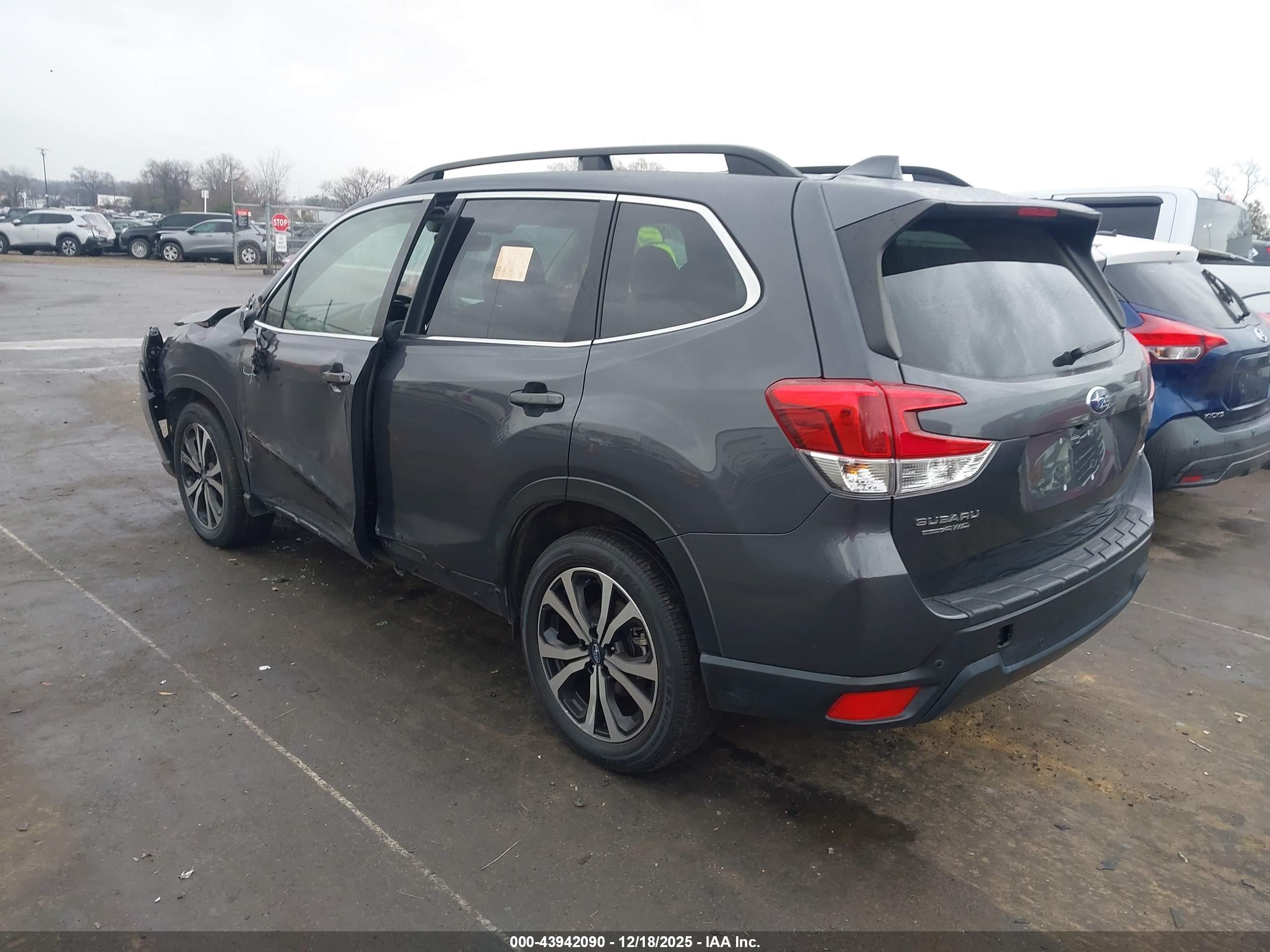 SUBARU FORESTER image 3