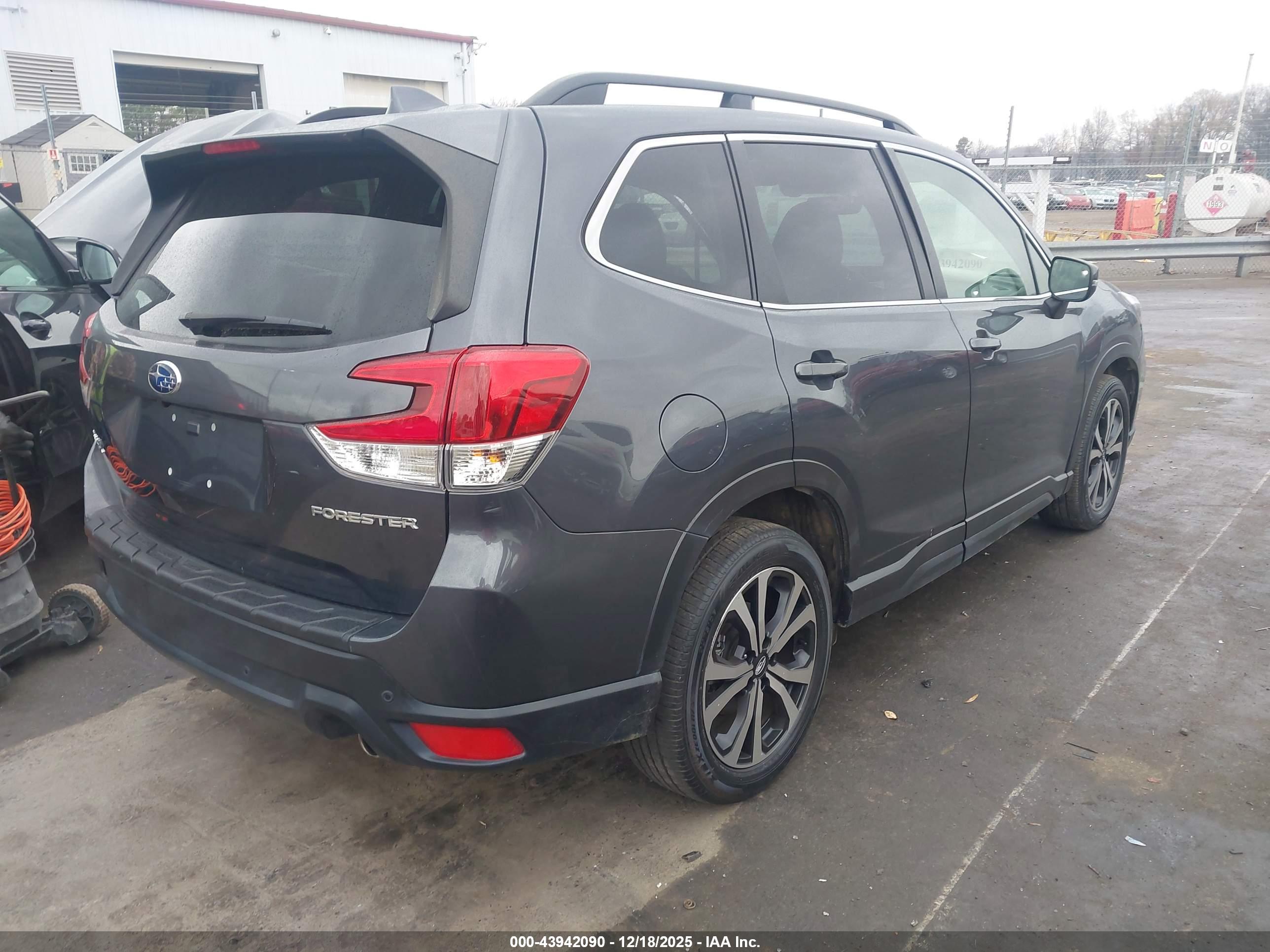 SUBARU FORESTER image 4