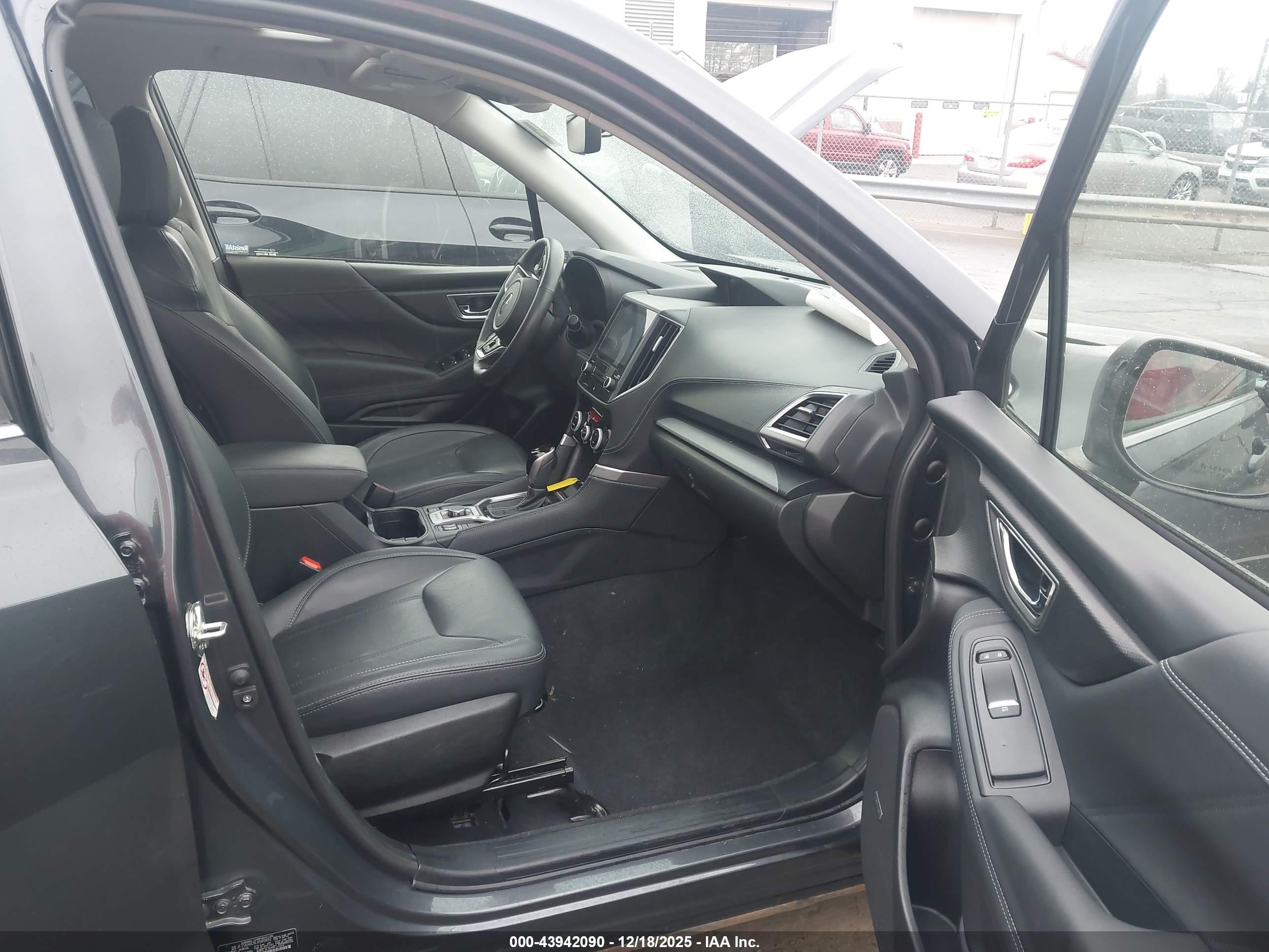 SUBARU FORESTER image 5
