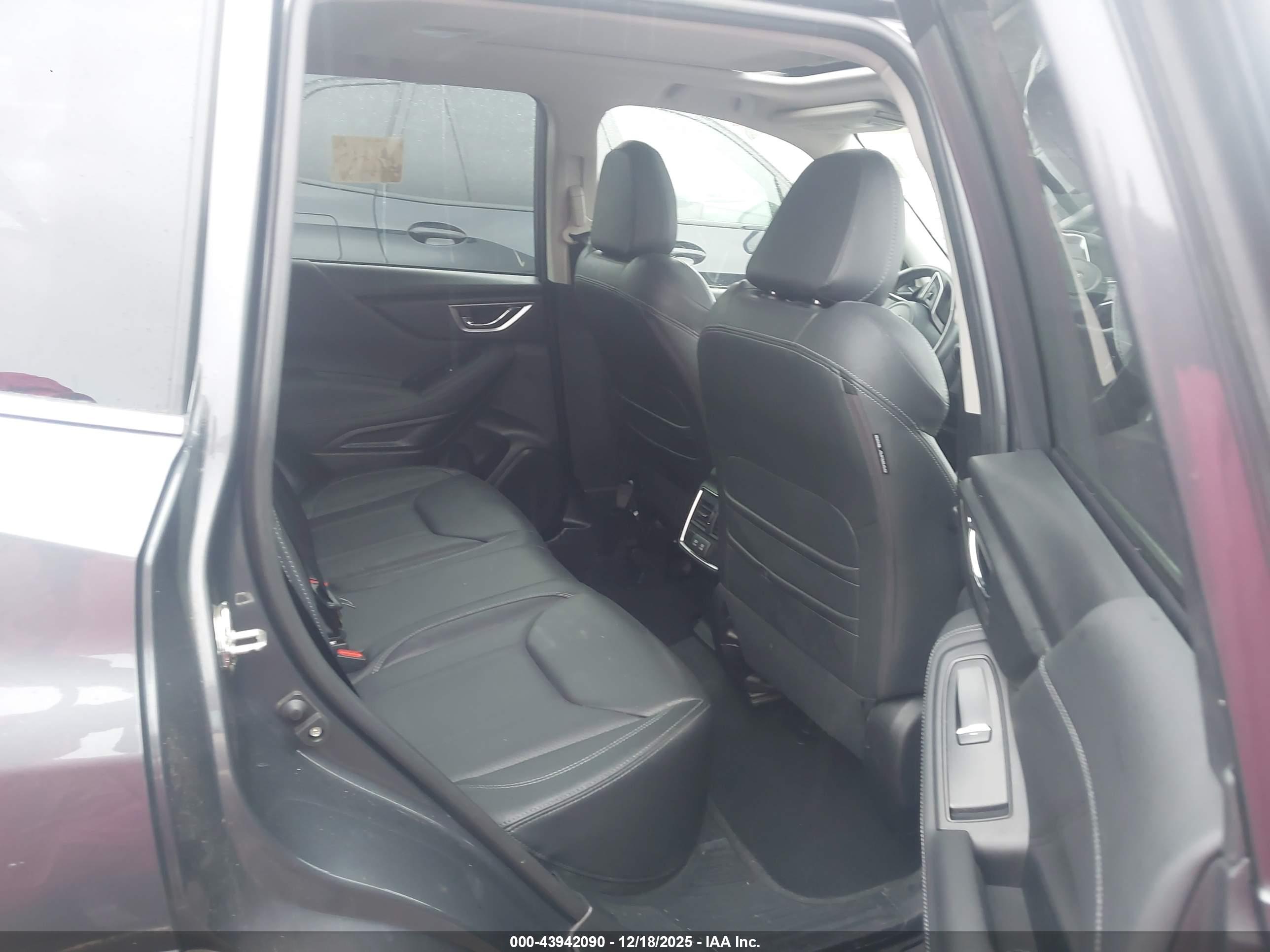 SUBARU FORESTER image 8
