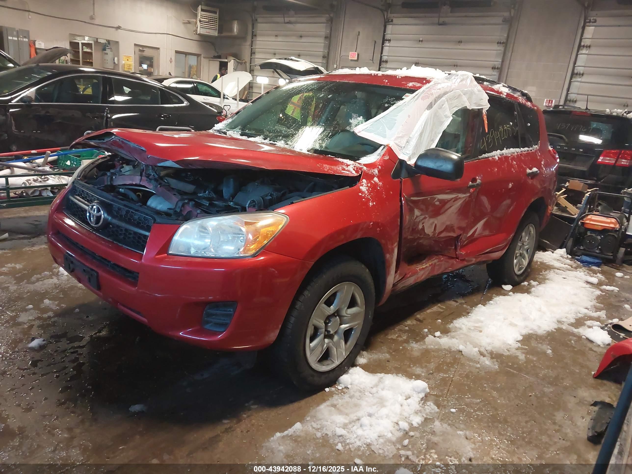 TOYOTA RAV4 image 2