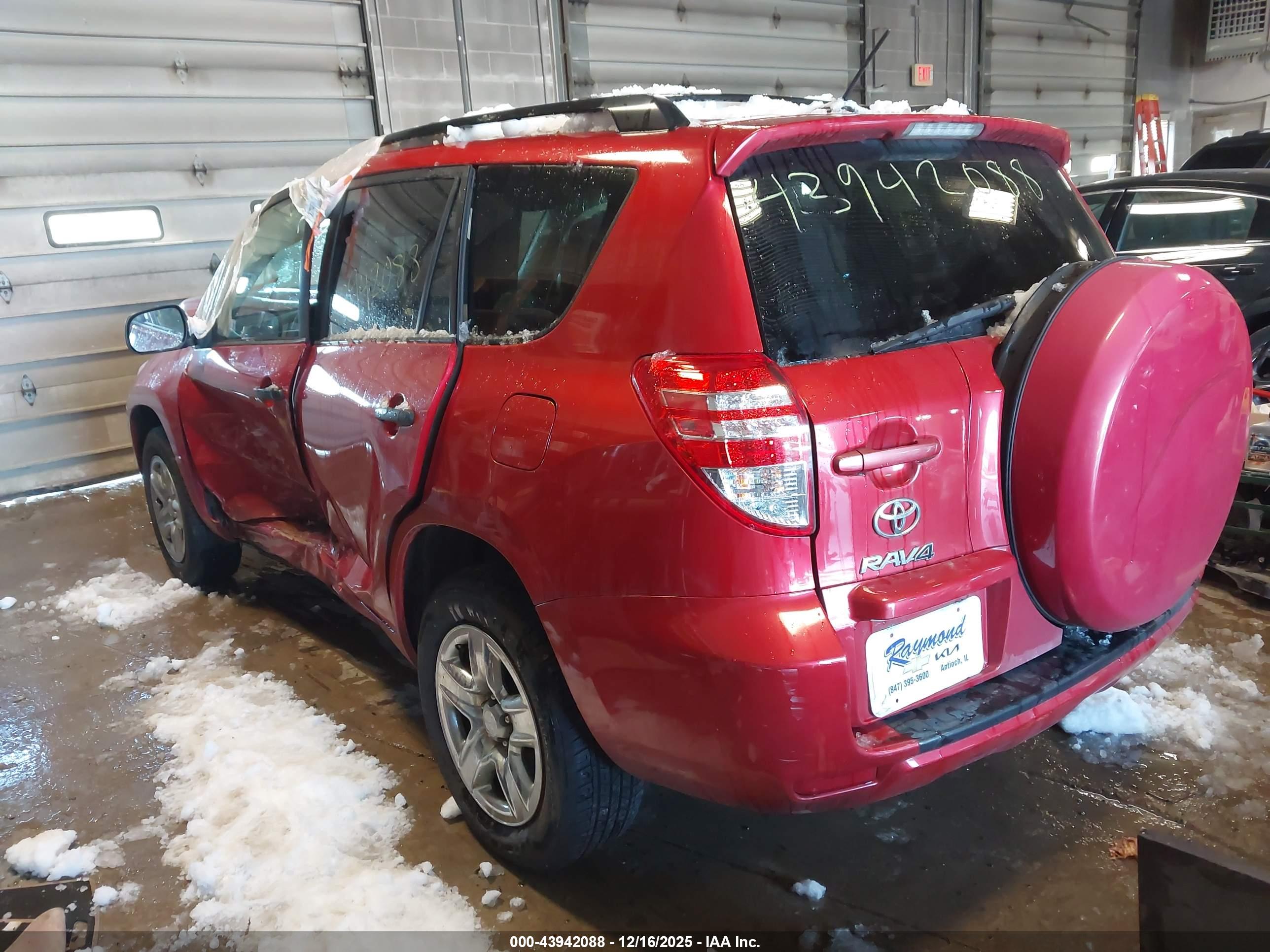 TOYOTA RAV4 image 3