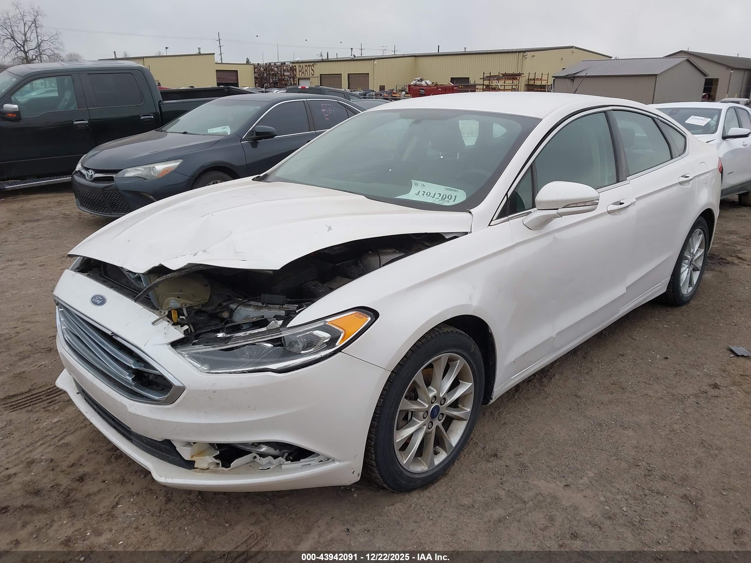 FORD FUSION image 2