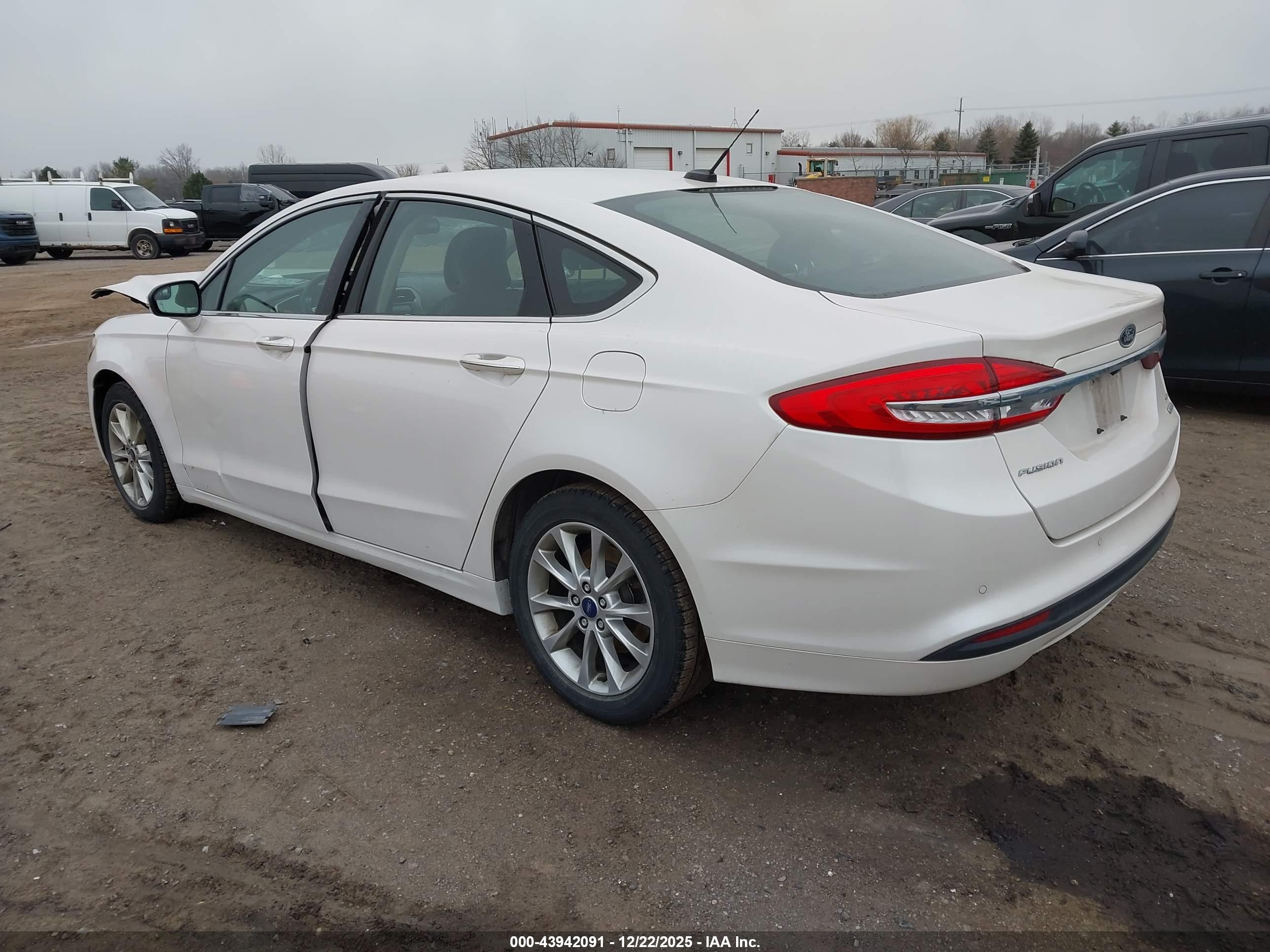 FORD FUSION image 3