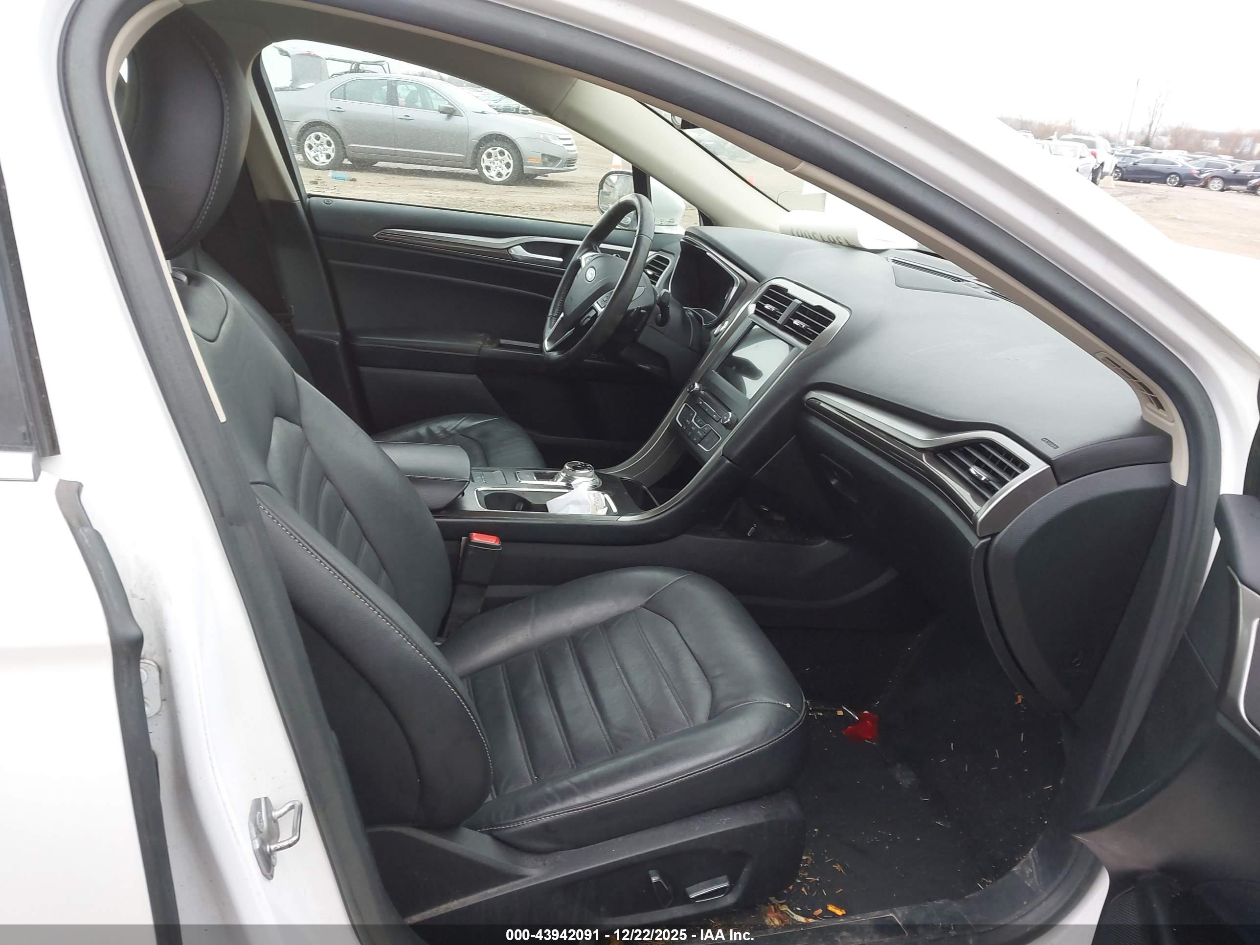 FORD FUSION image 5