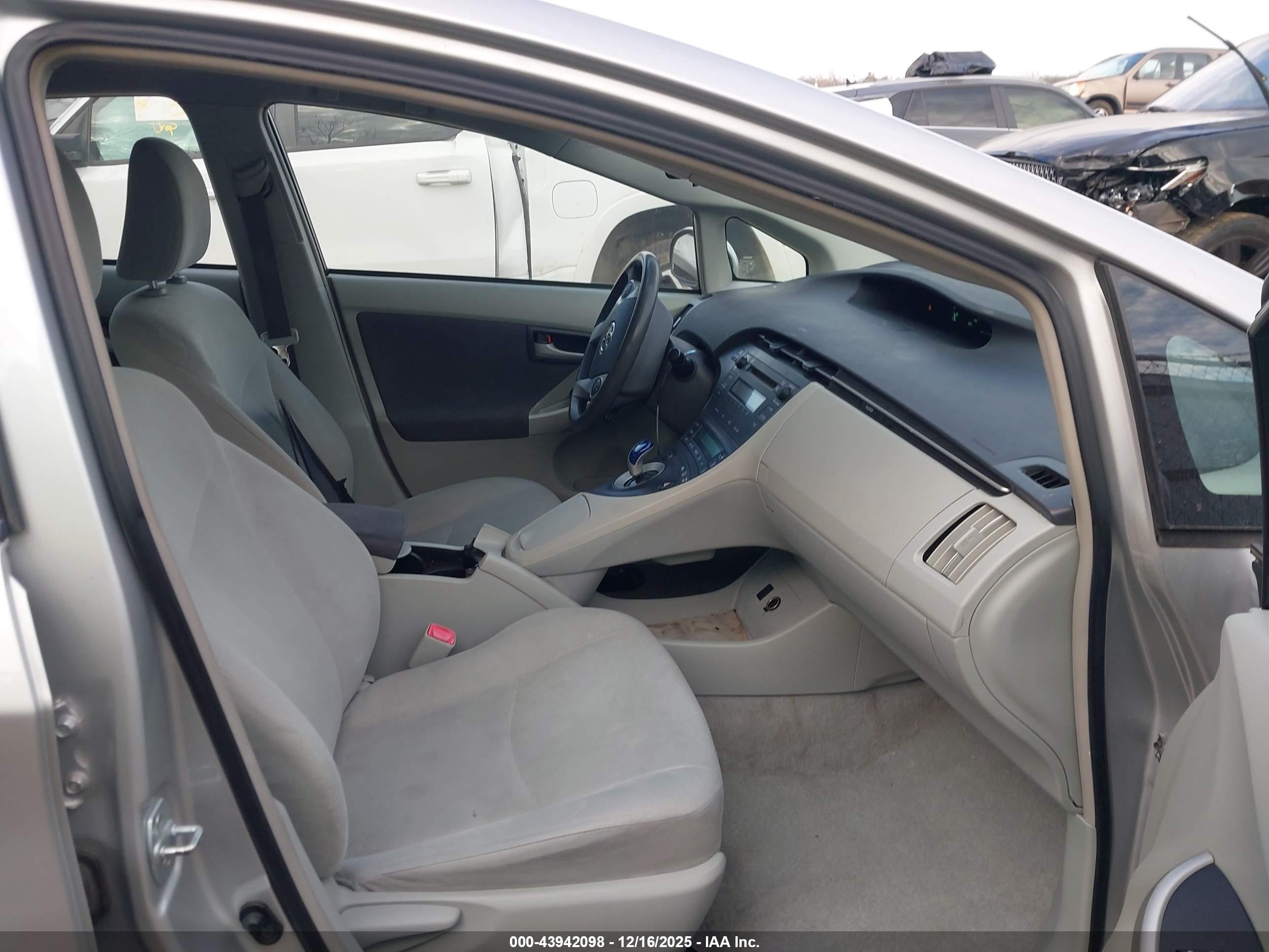 TOYOTA PRIUS image 5