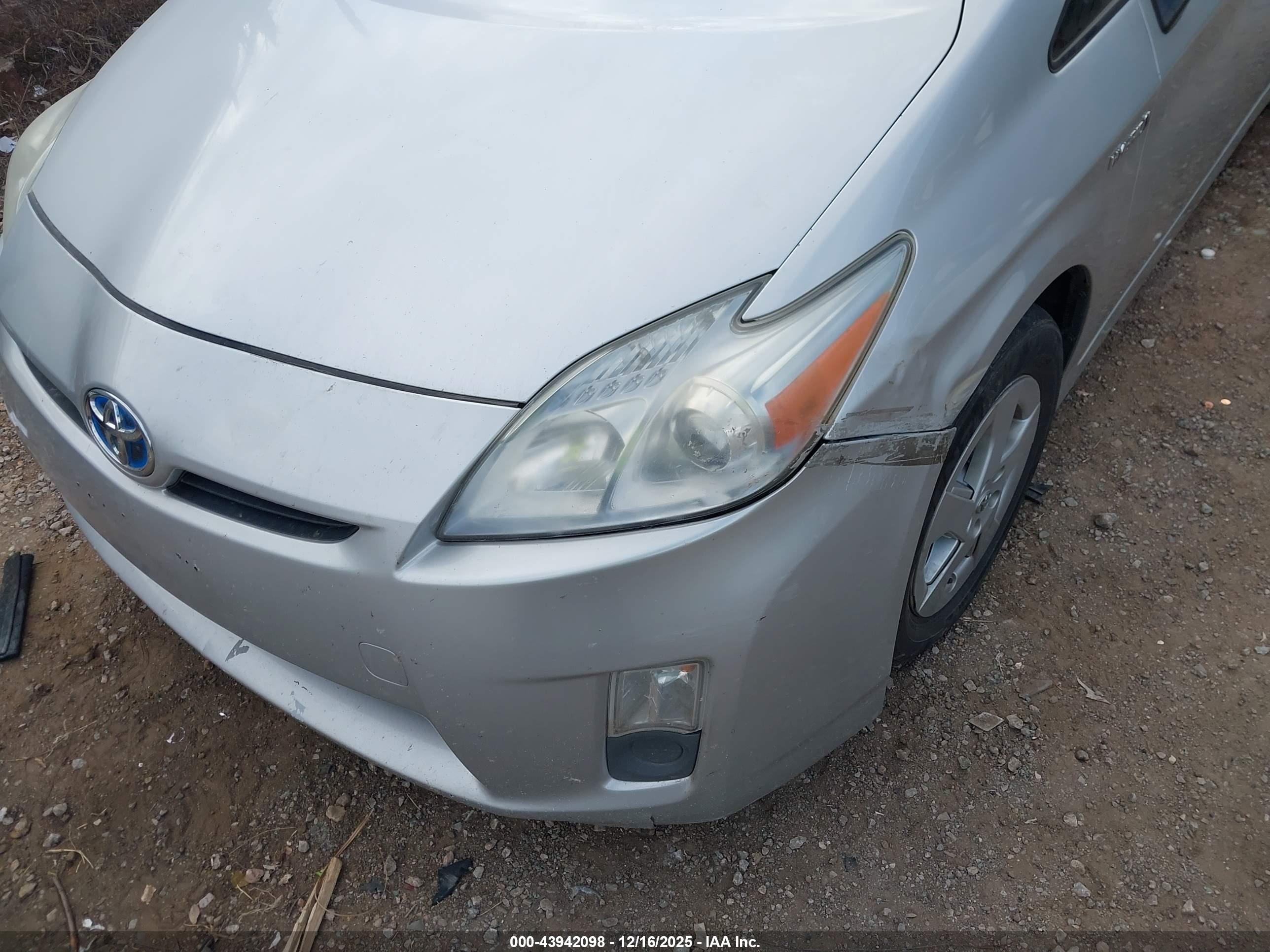 TOYOTA PRIUS image 6