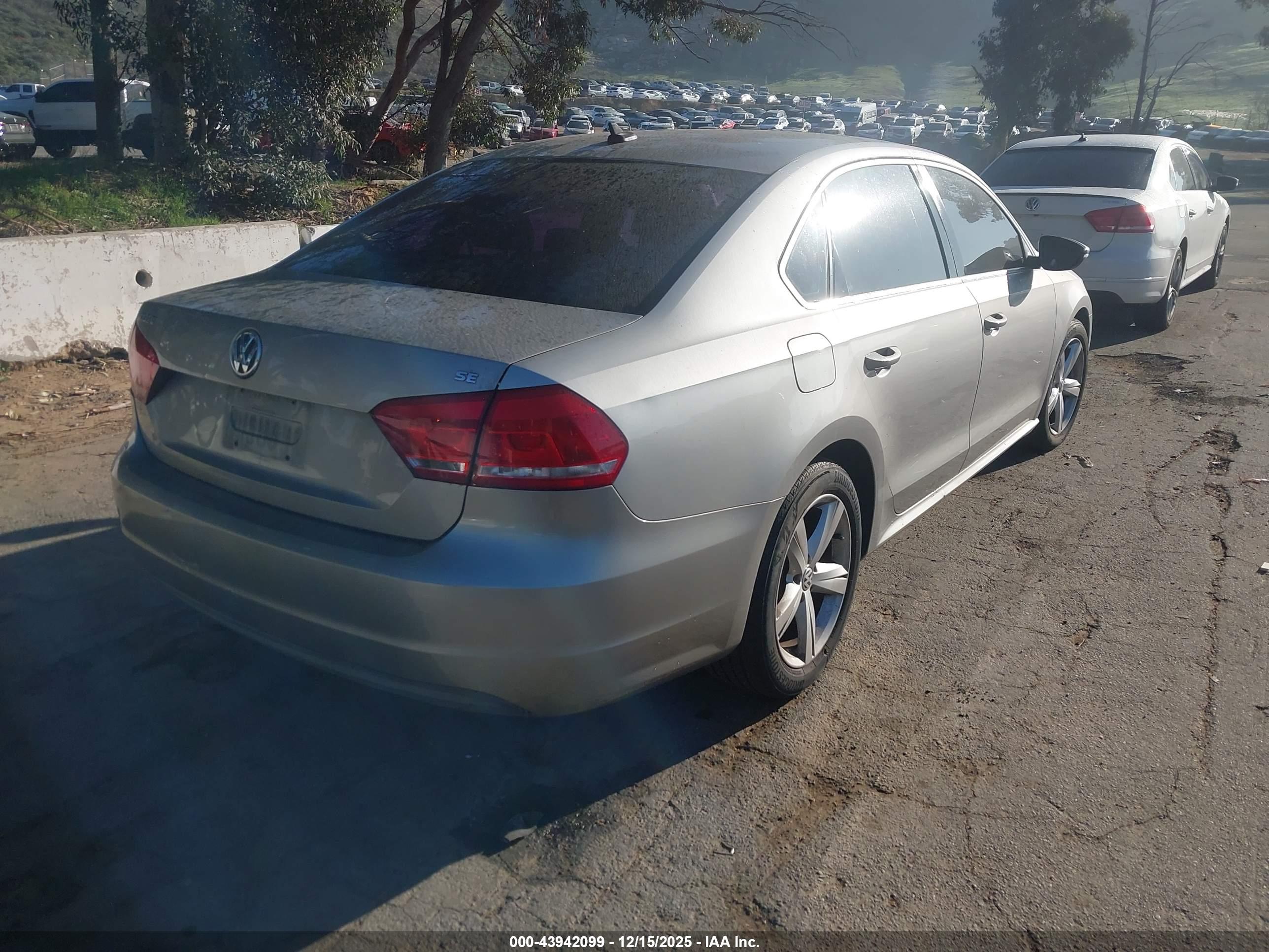 VOLKSWAGEN PASSAT image 4