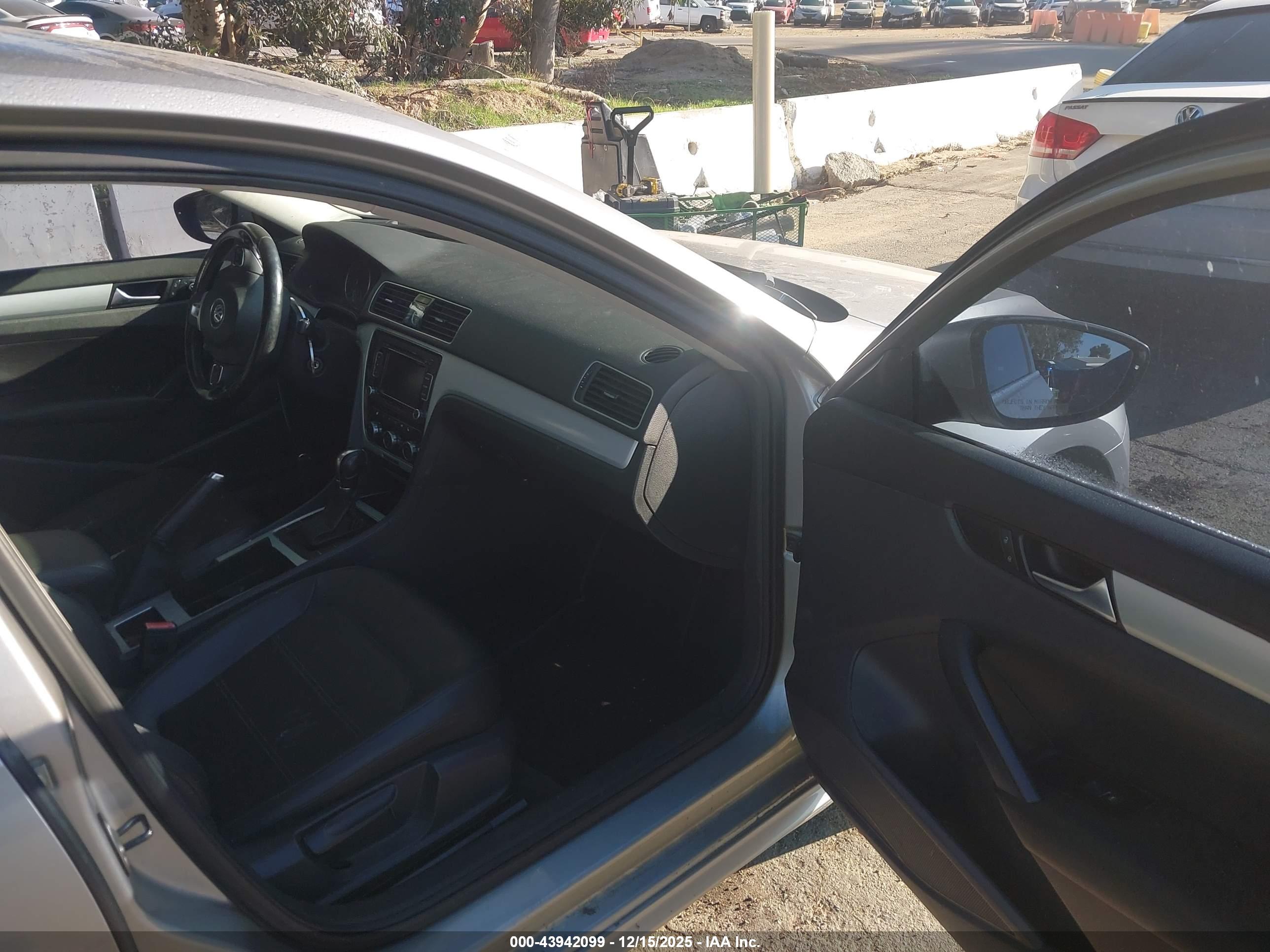 VOLKSWAGEN PASSAT image 5