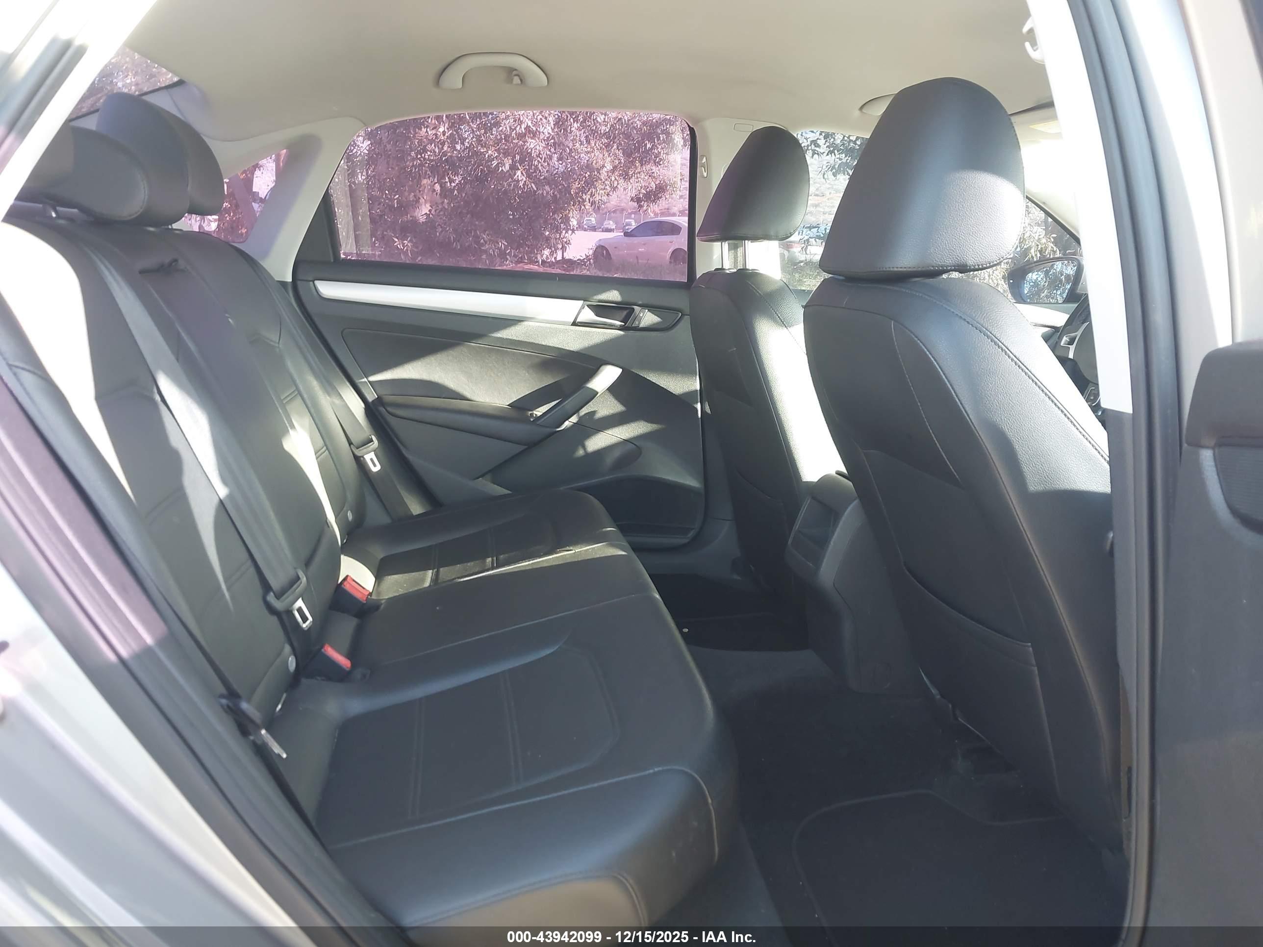 VOLKSWAGEN PASSAT image 8
