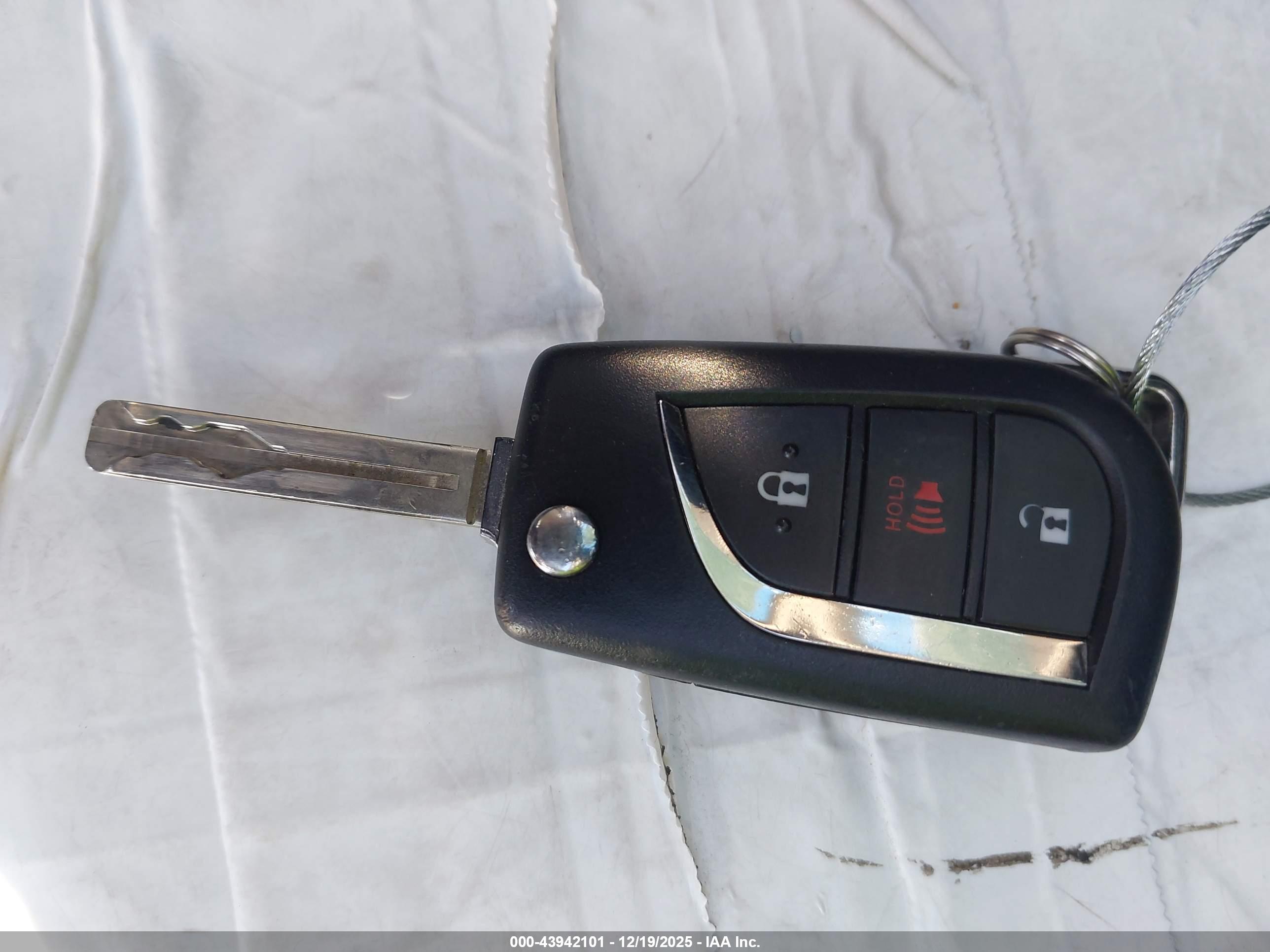 TOYOTA RAV4 image 11