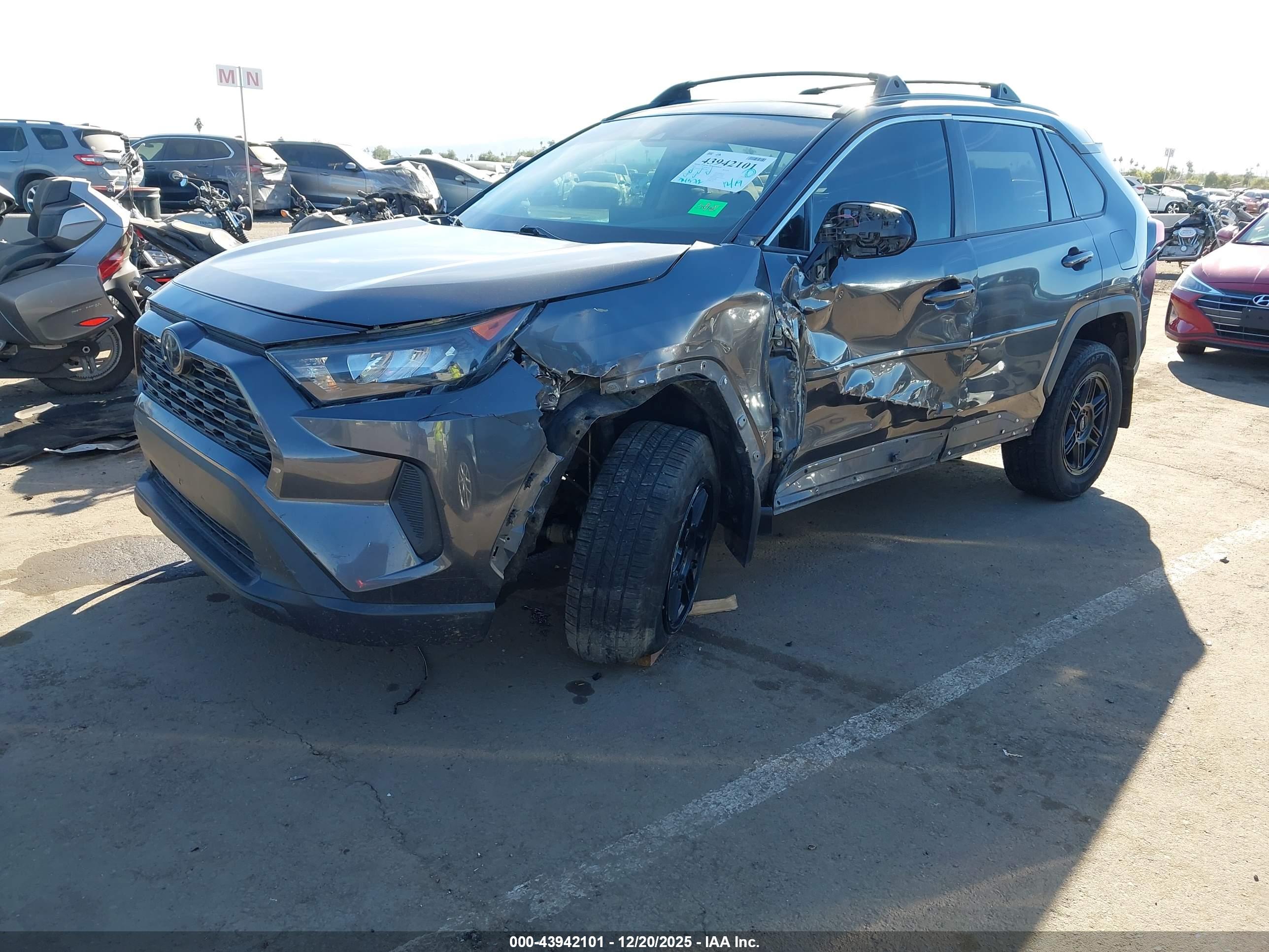 TOYOTA RAV4 image 2