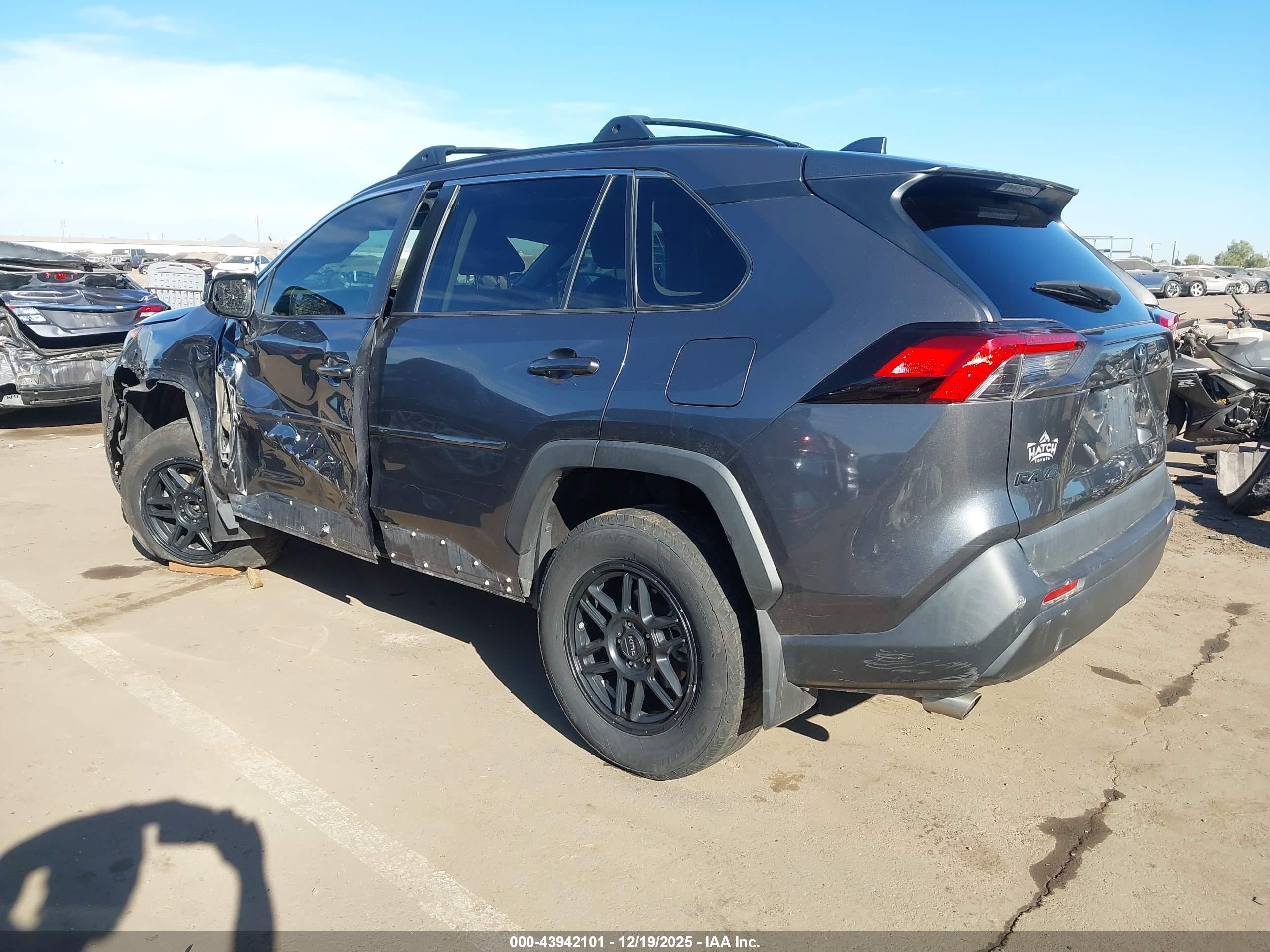 TOYOTA RAV4 image 3