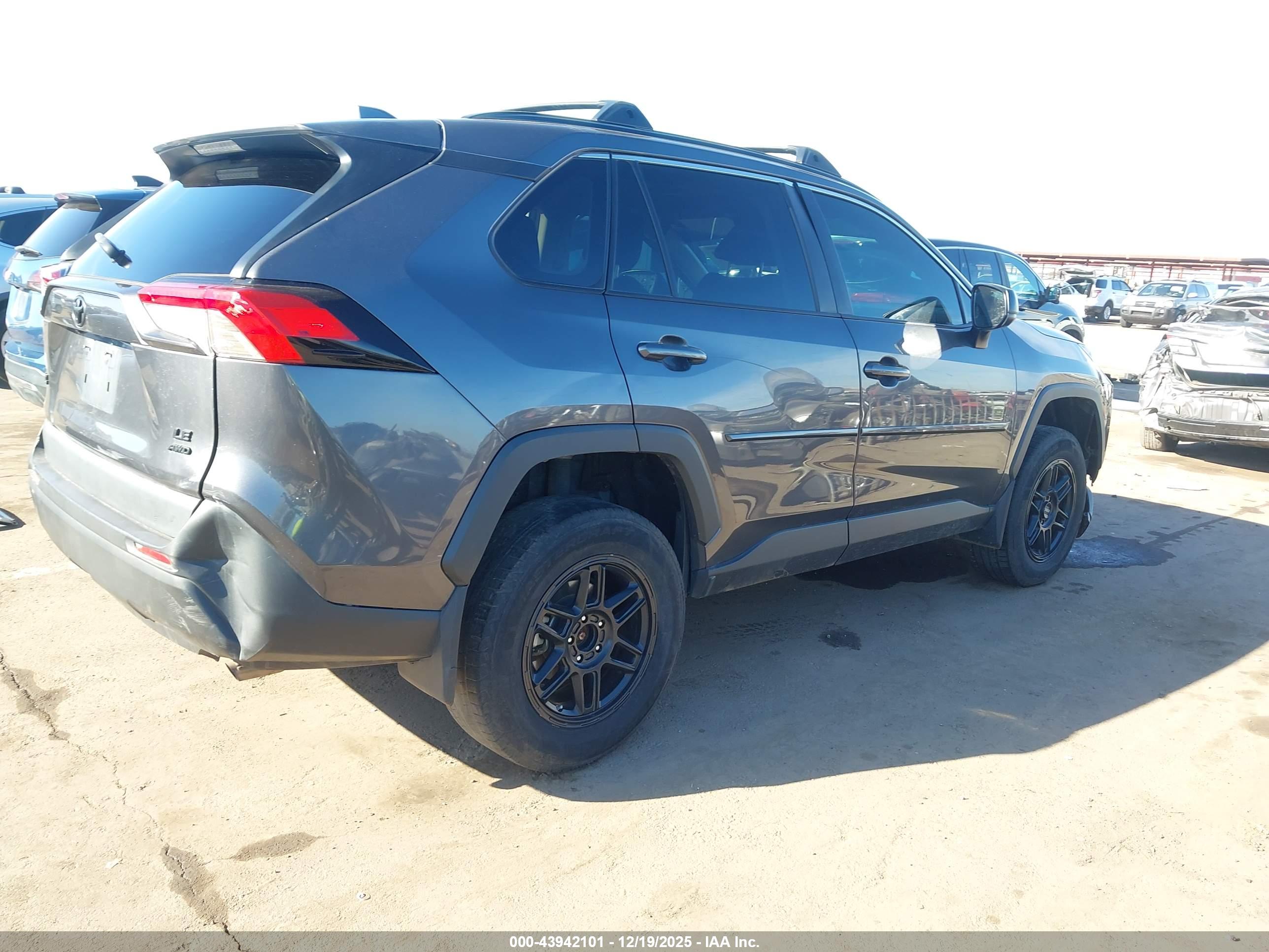 TOYOTA RAV4 image 4