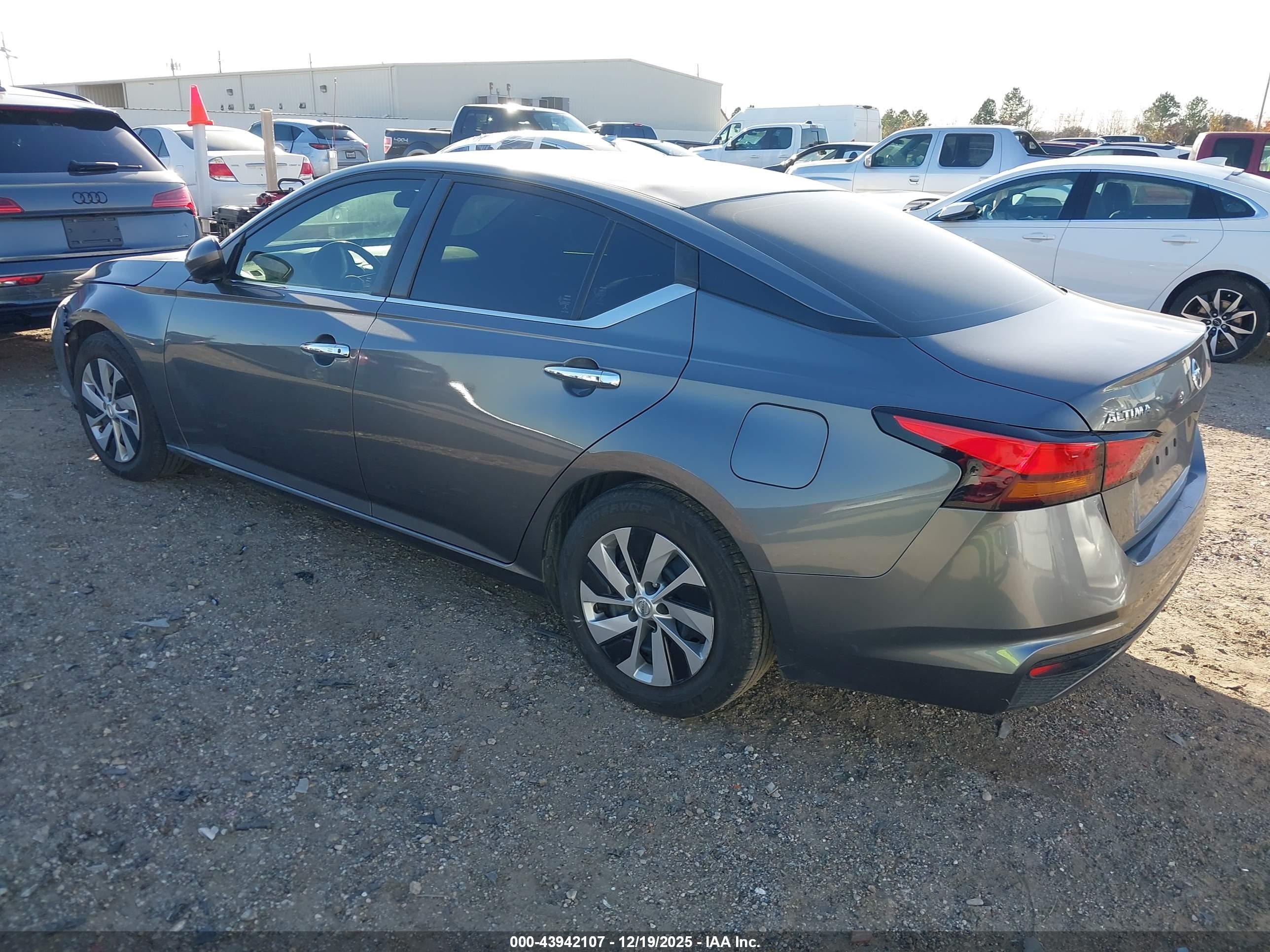NISSAN ALTIMA image 3