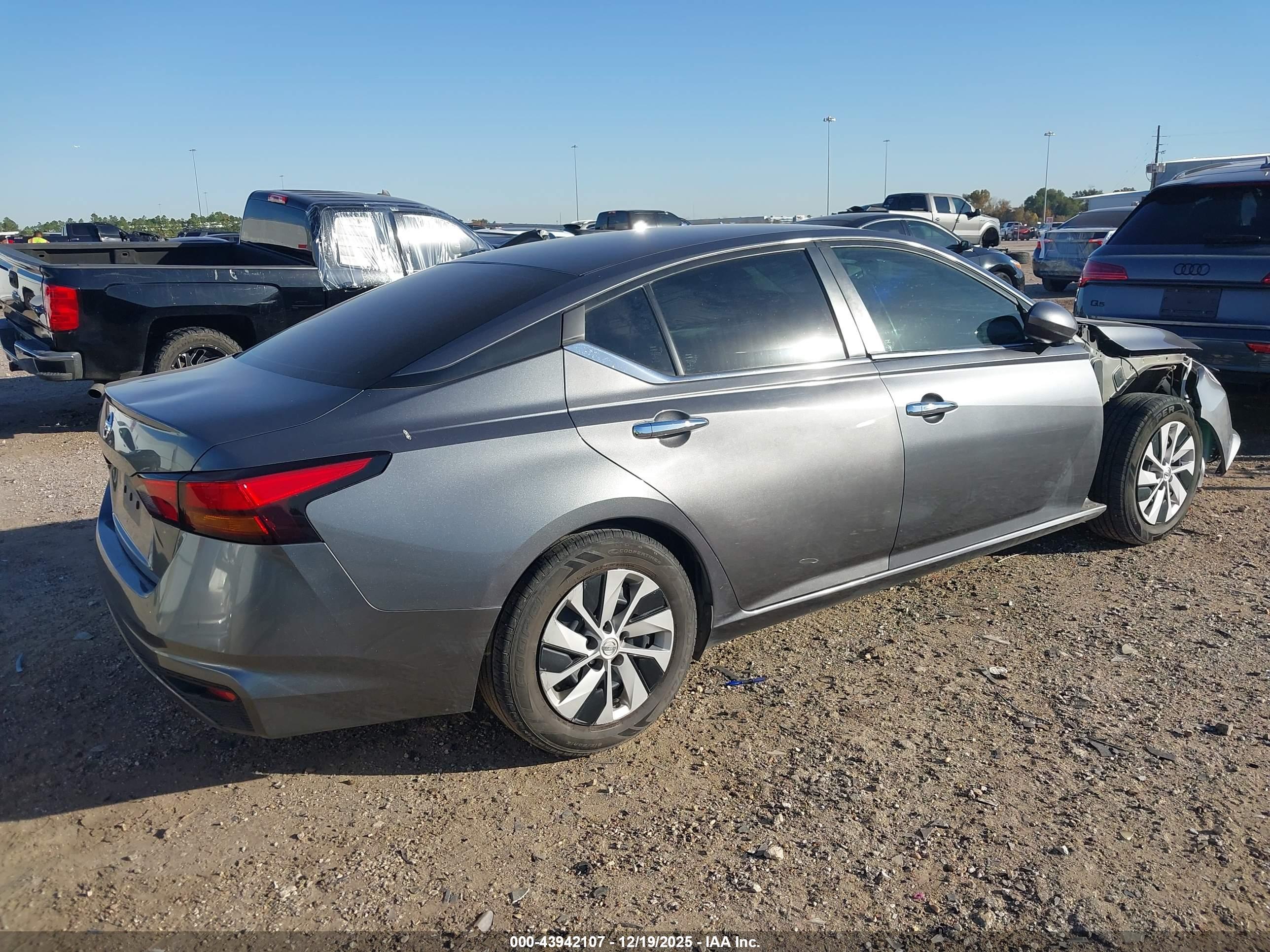 NISSAN ALTIMA image 4