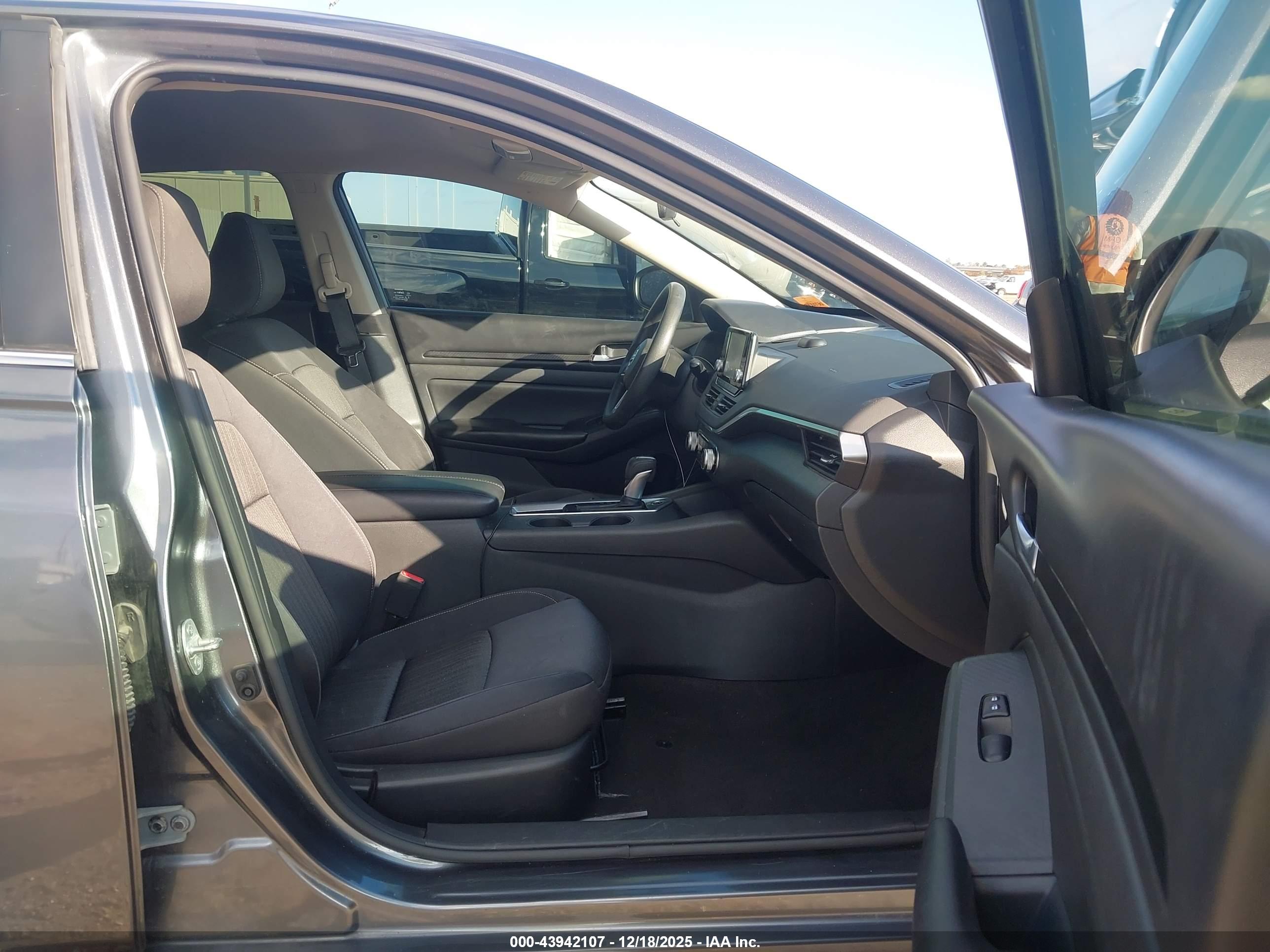 NISSAN ALTIMA image 5