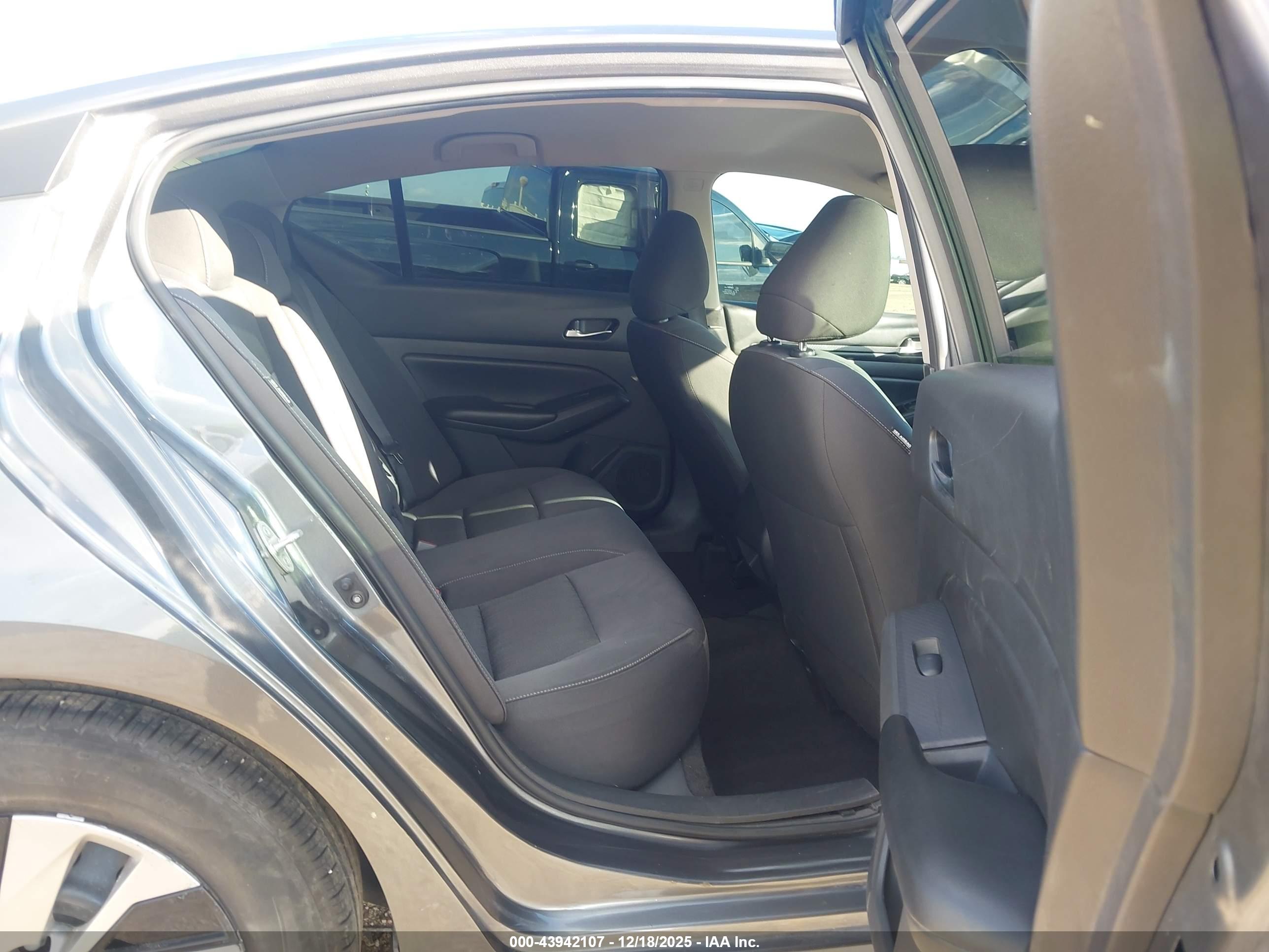 NISSAN ALTIMA image 8