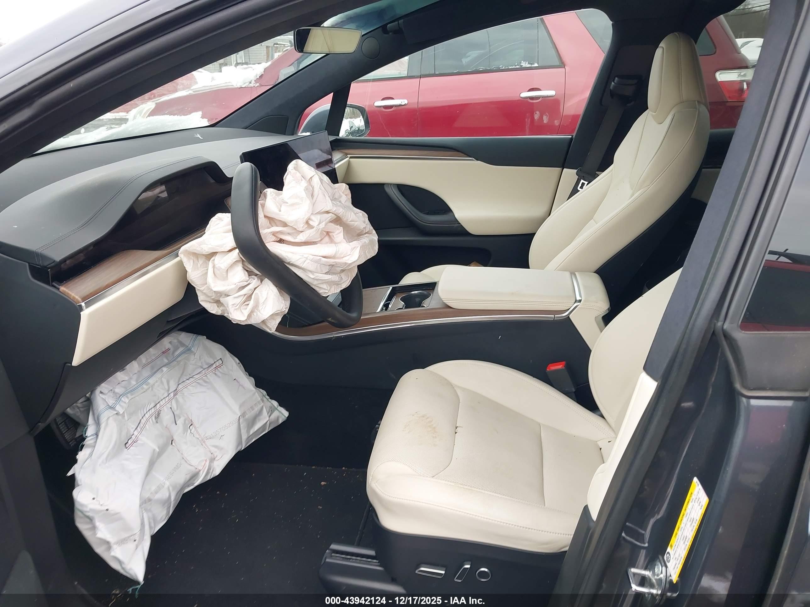 TESLA MODEL image 5