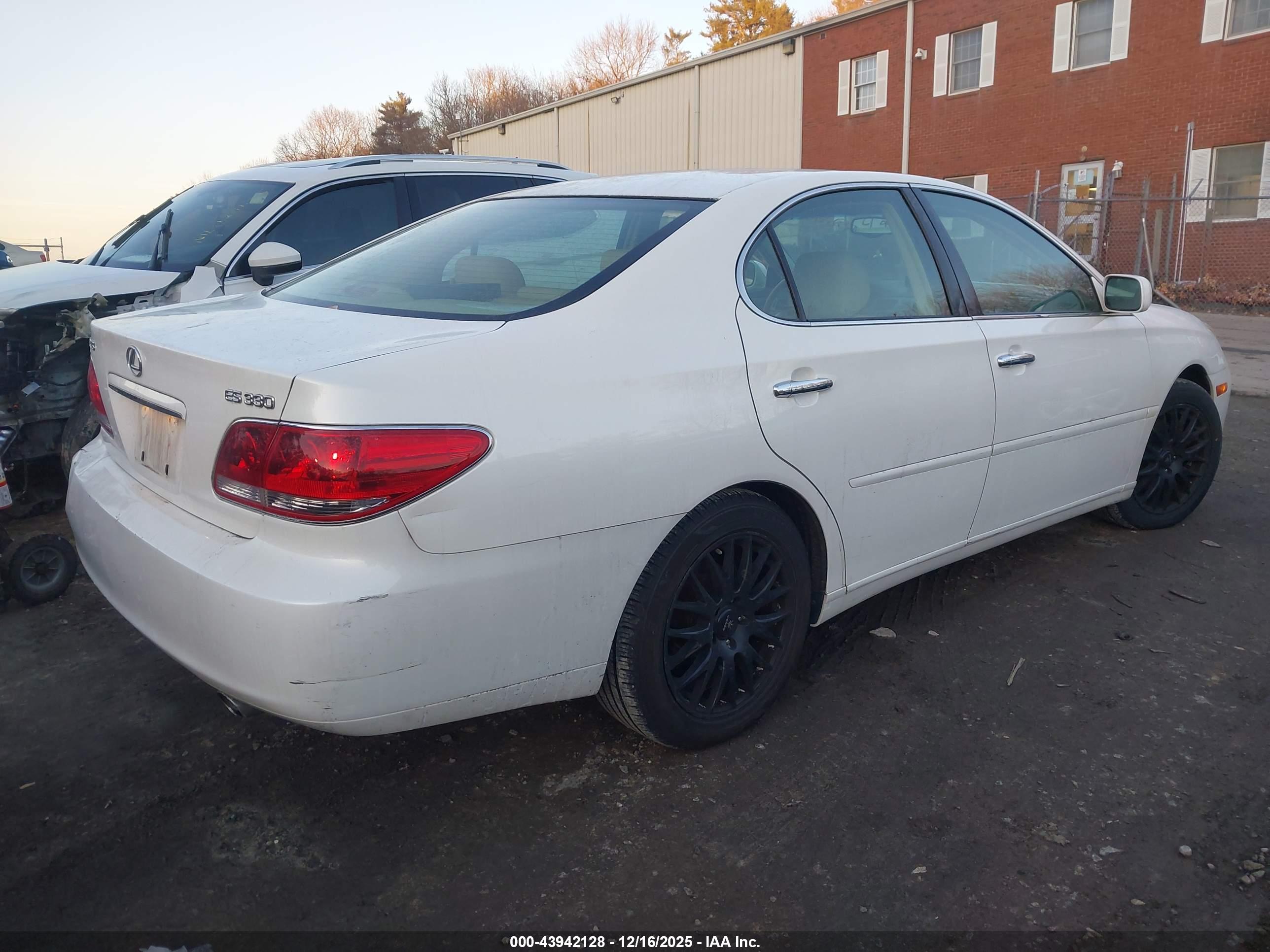 LEXUS ES image 4