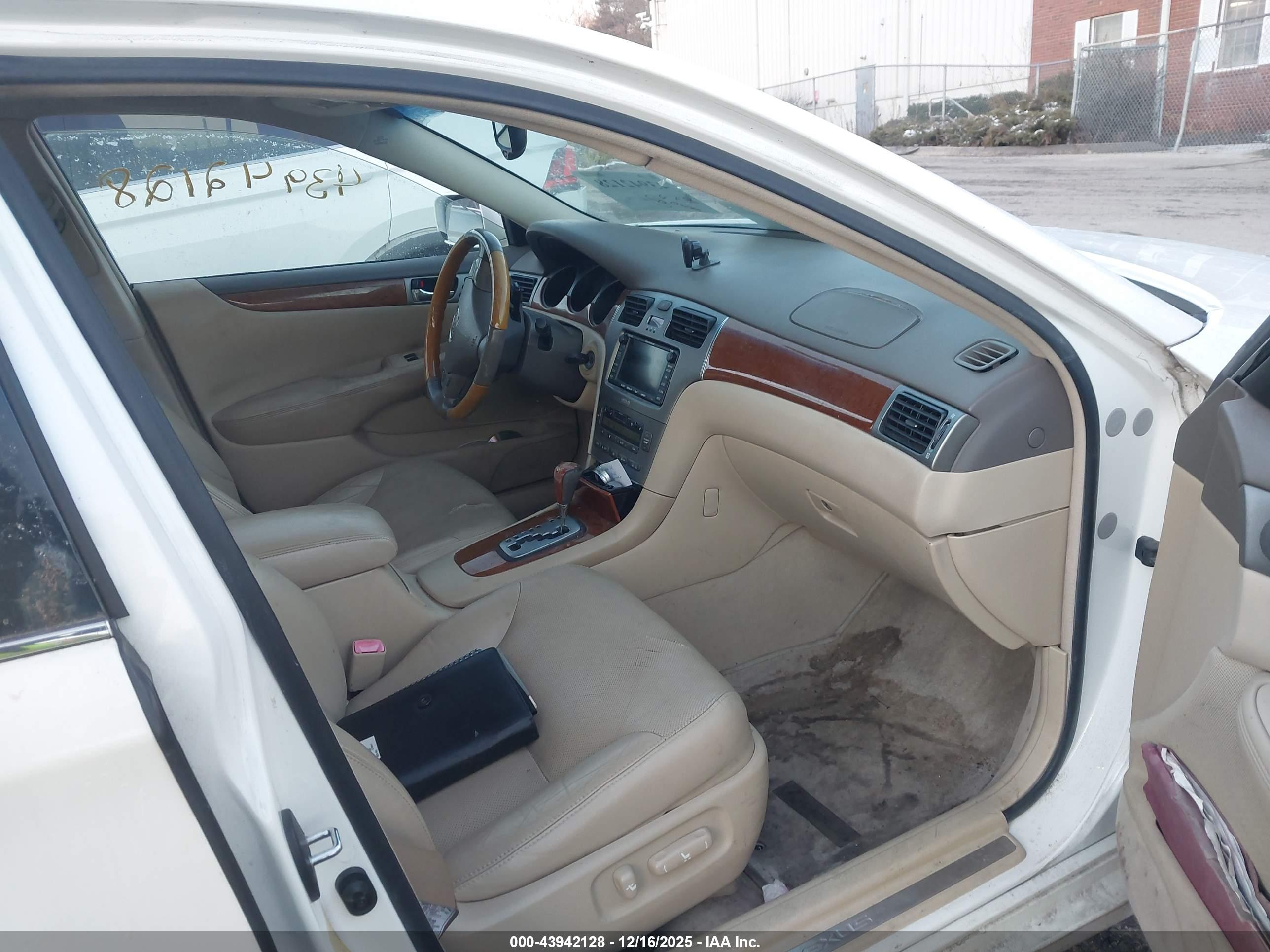 LEXUS ES image 5