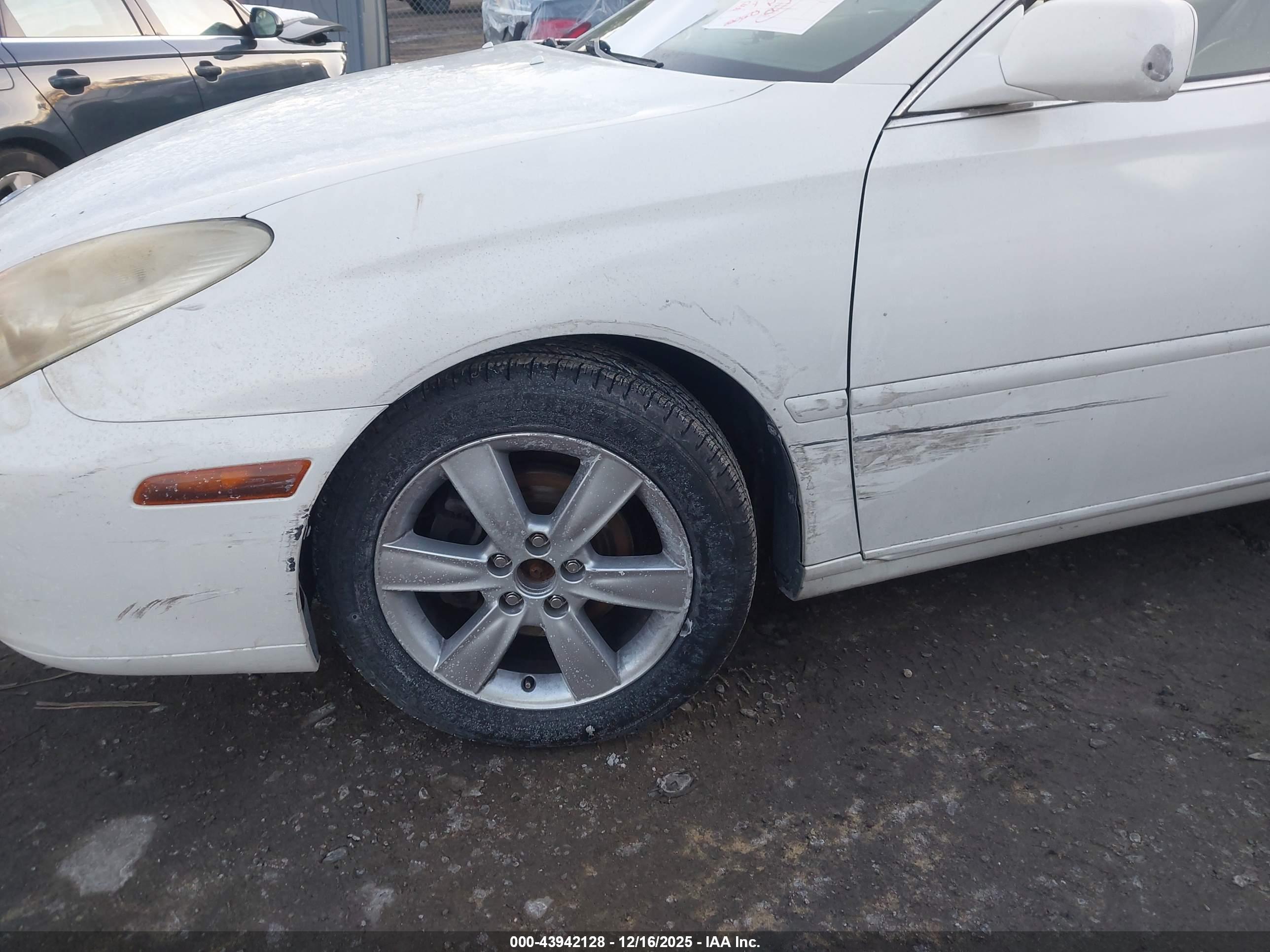 LEXUS ES image 6