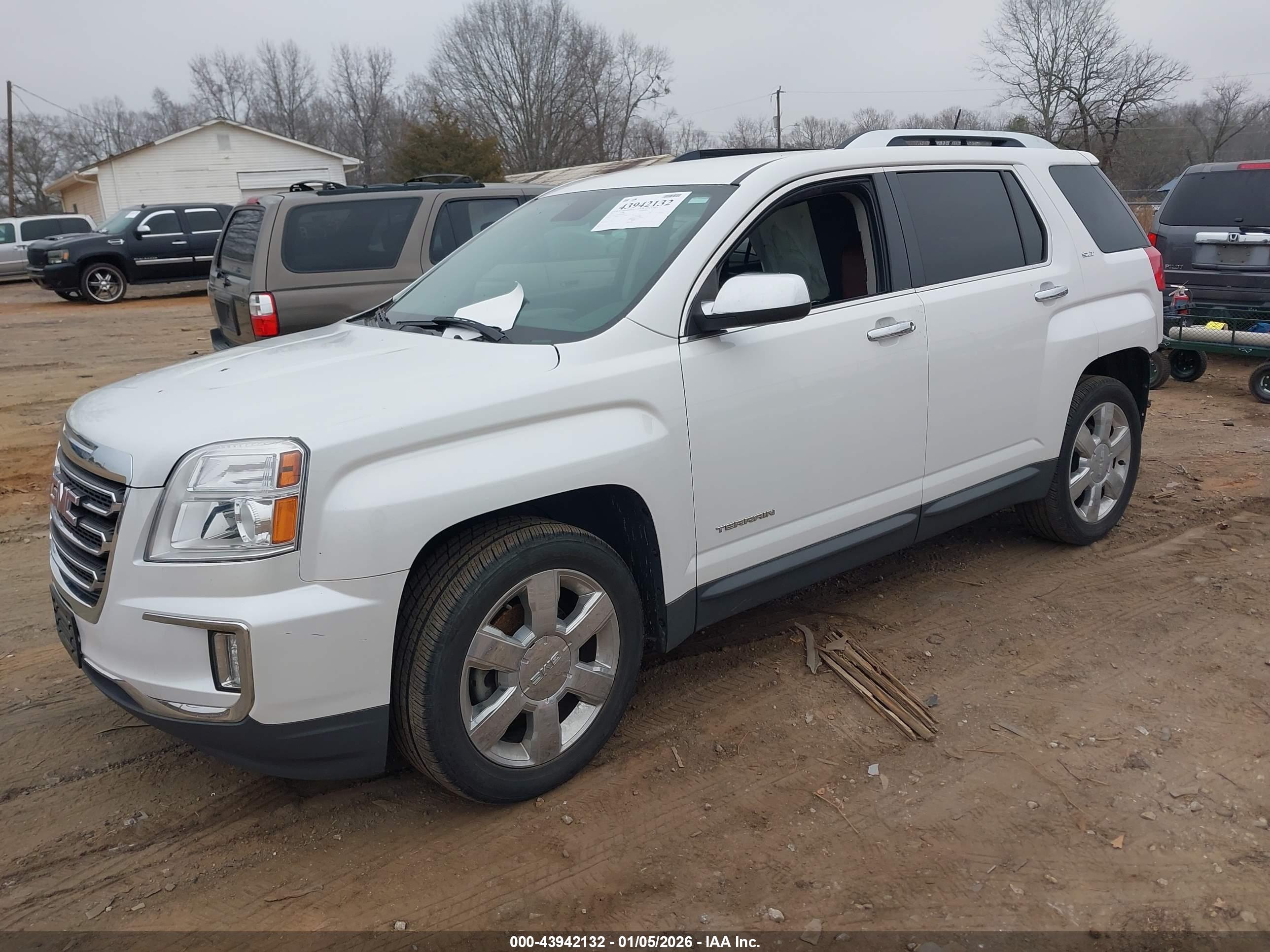 GMC TERRAIN image 2