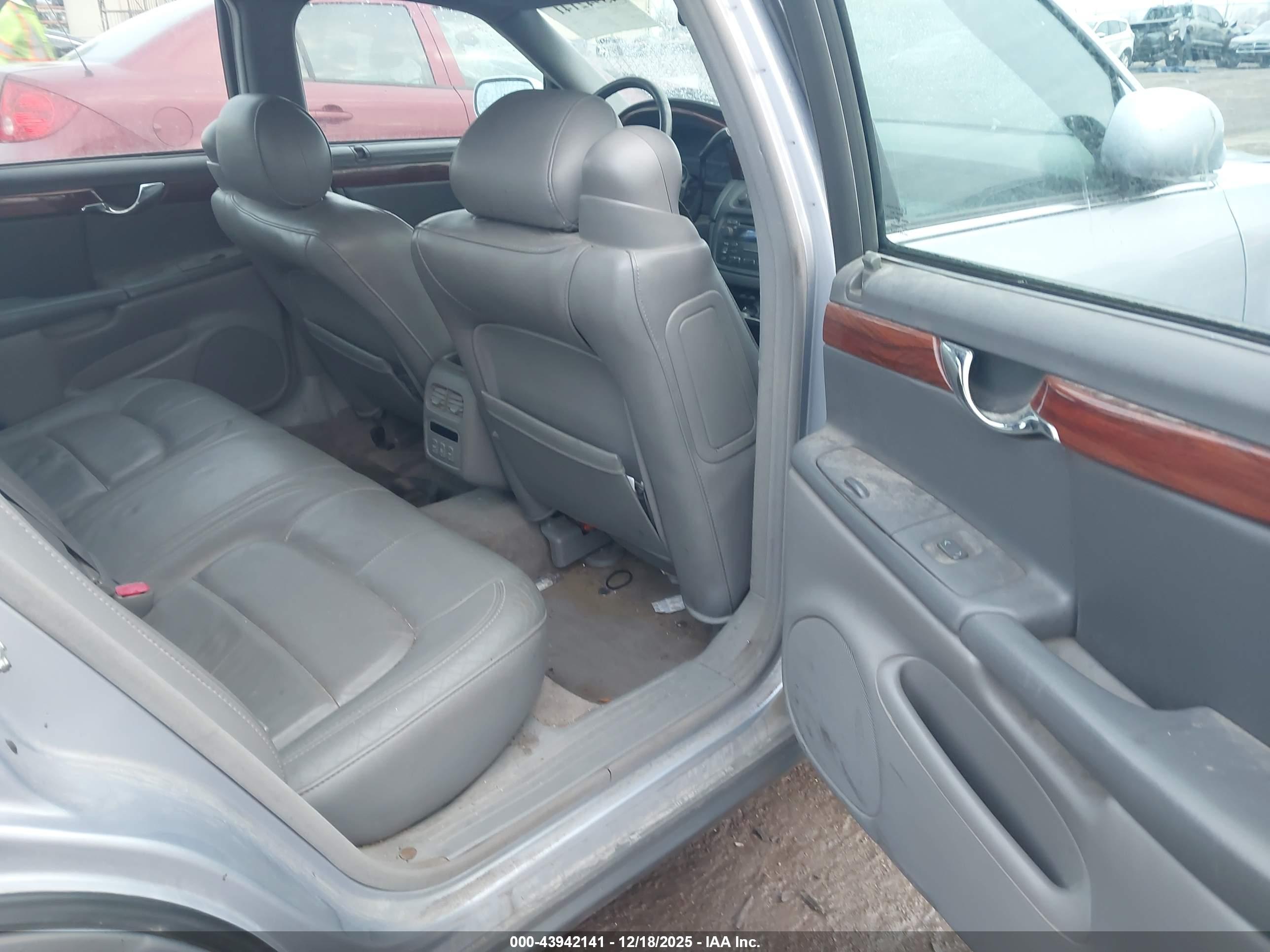 CADILLAC DEVILLE image 8