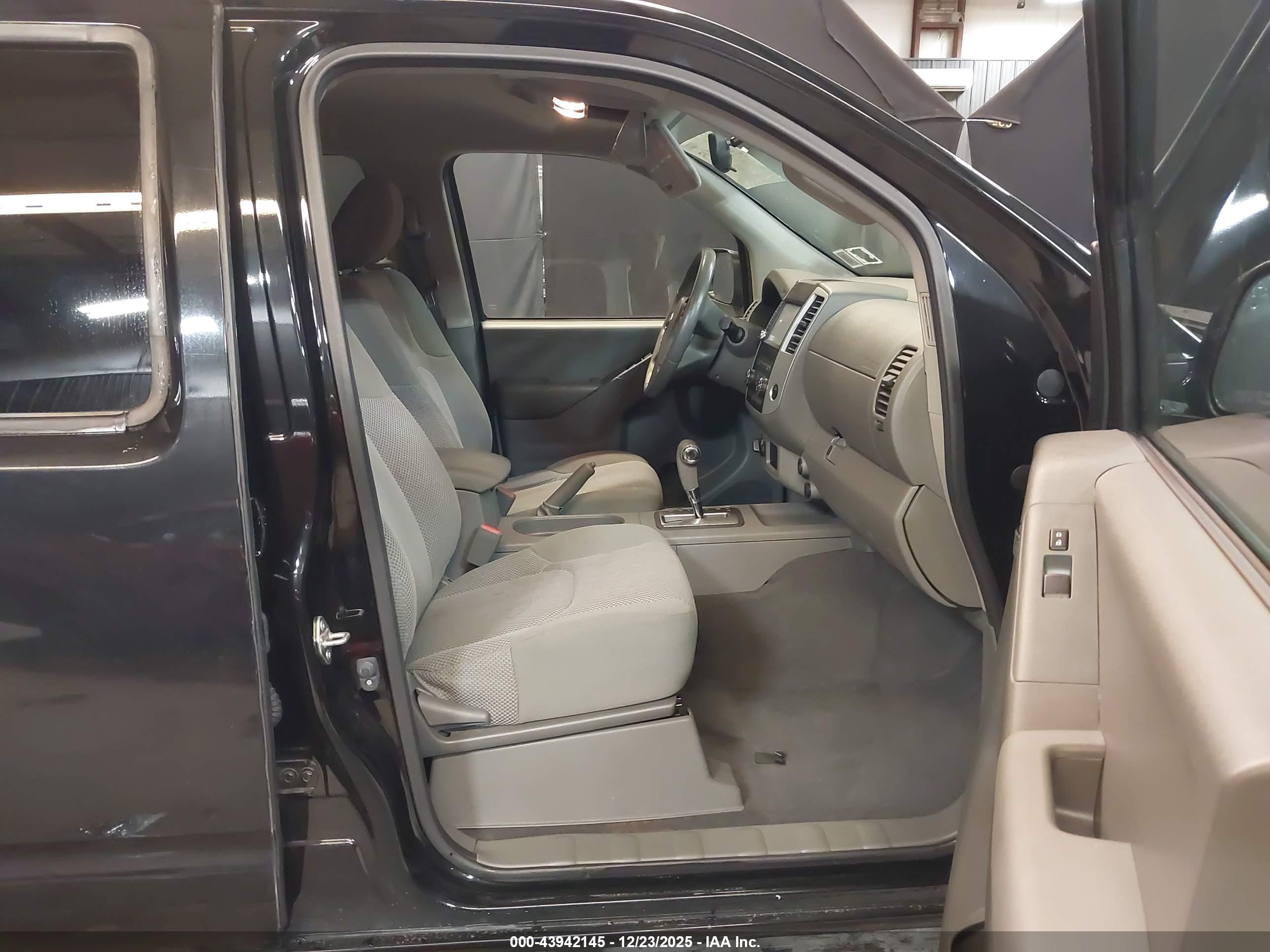 NISSAN FRONTIER image 5