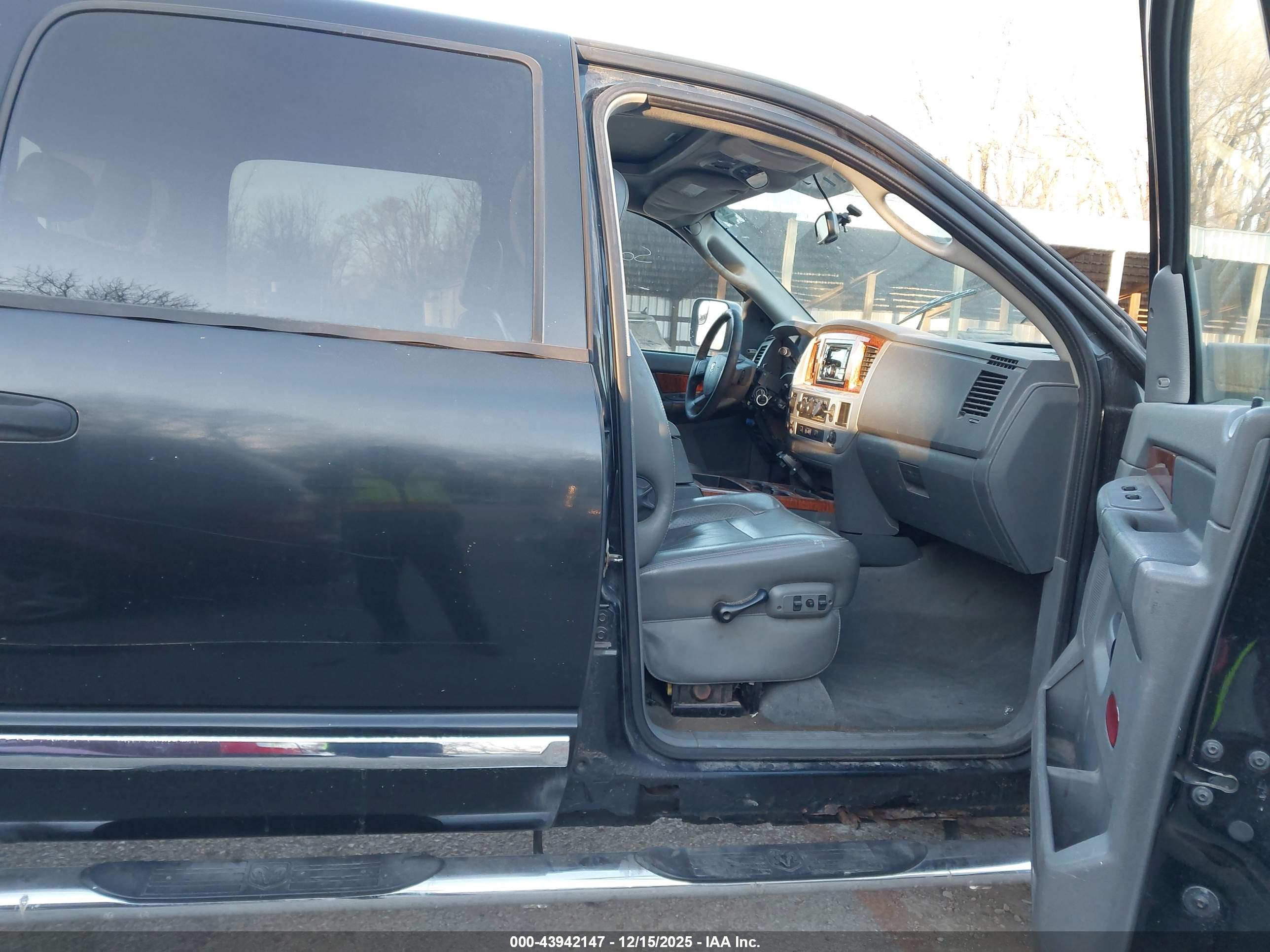 DODGE RAM image 5