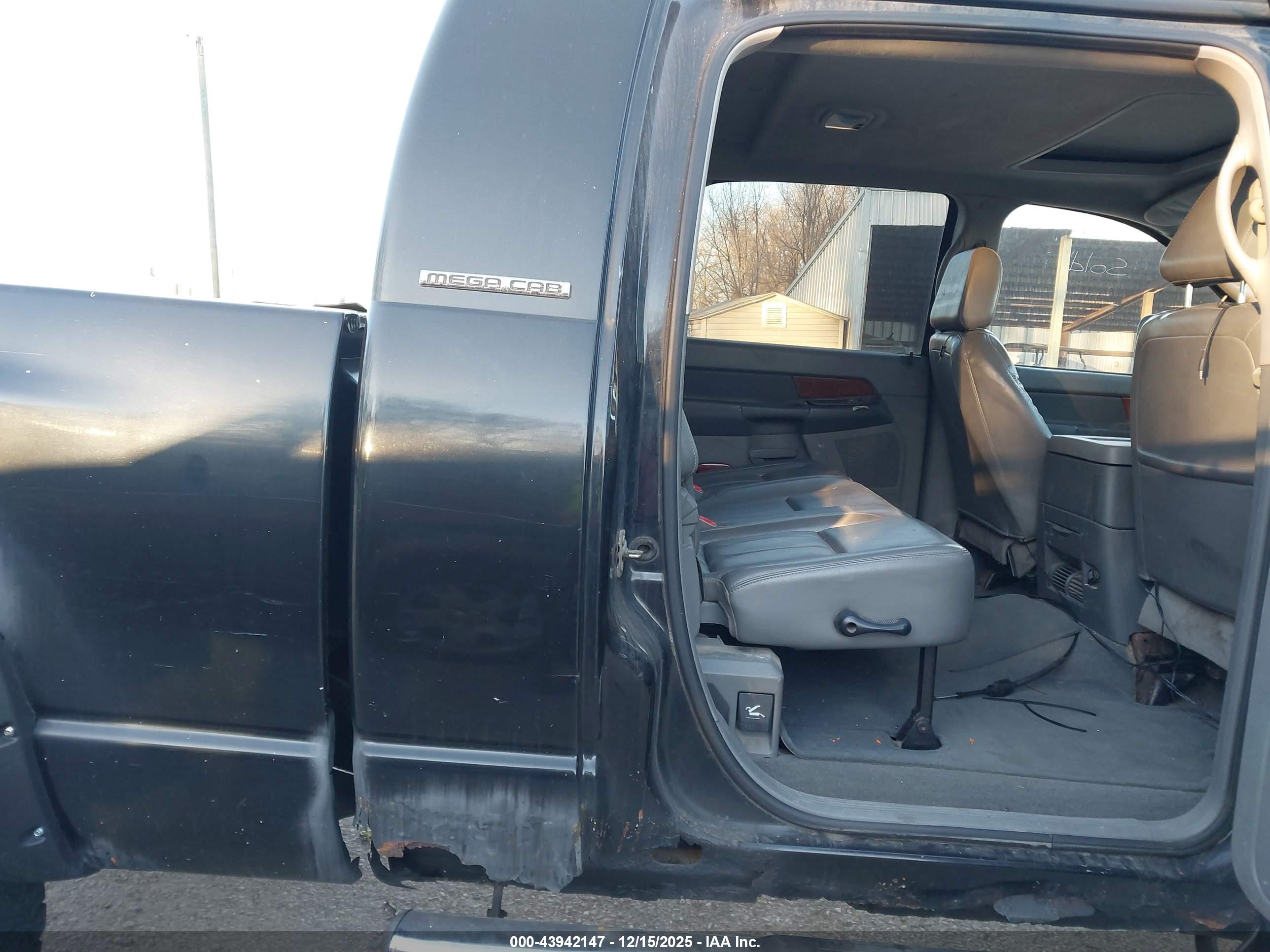 DODGE RAM image 8