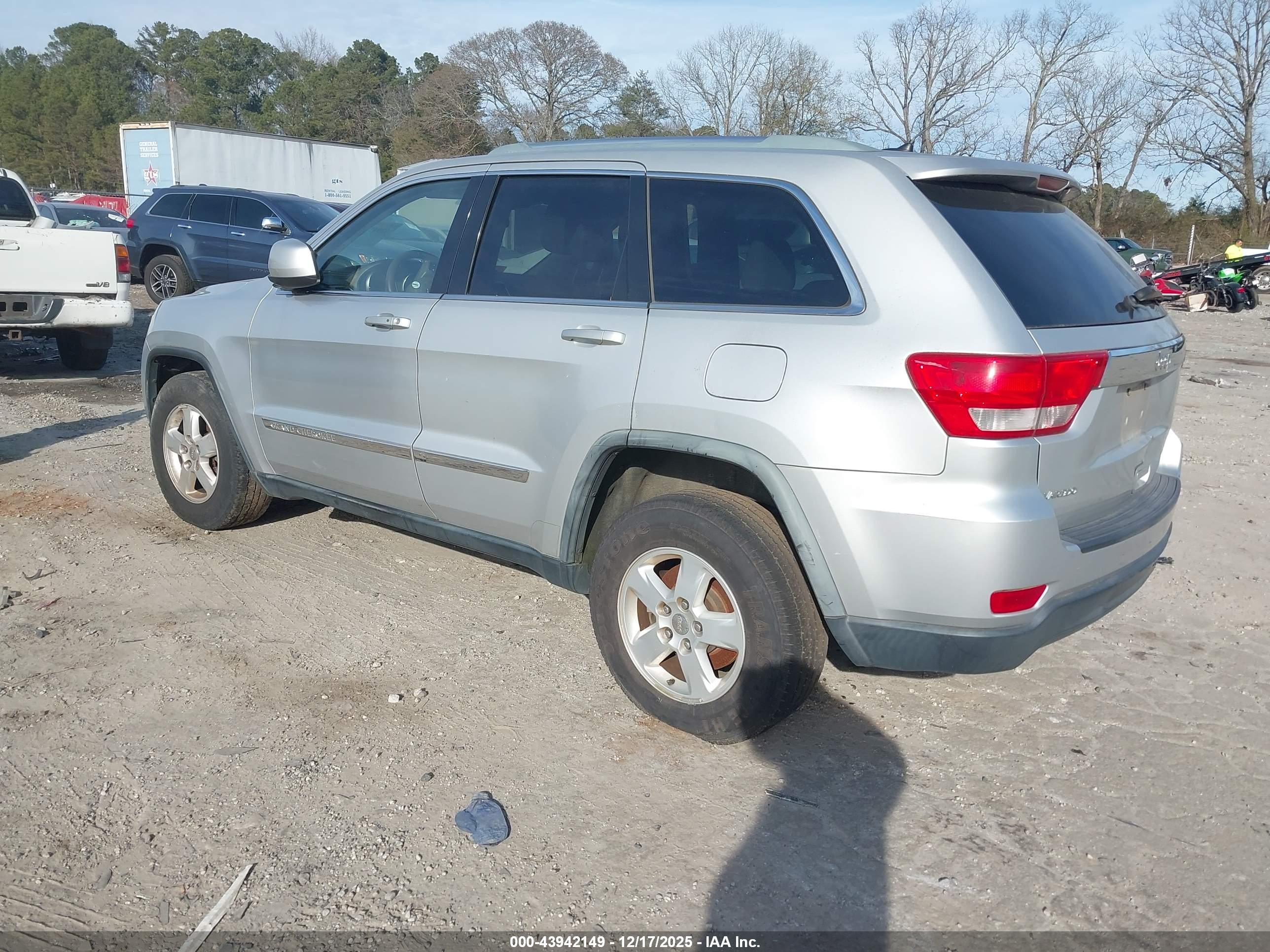 JEEP GRAND image 3