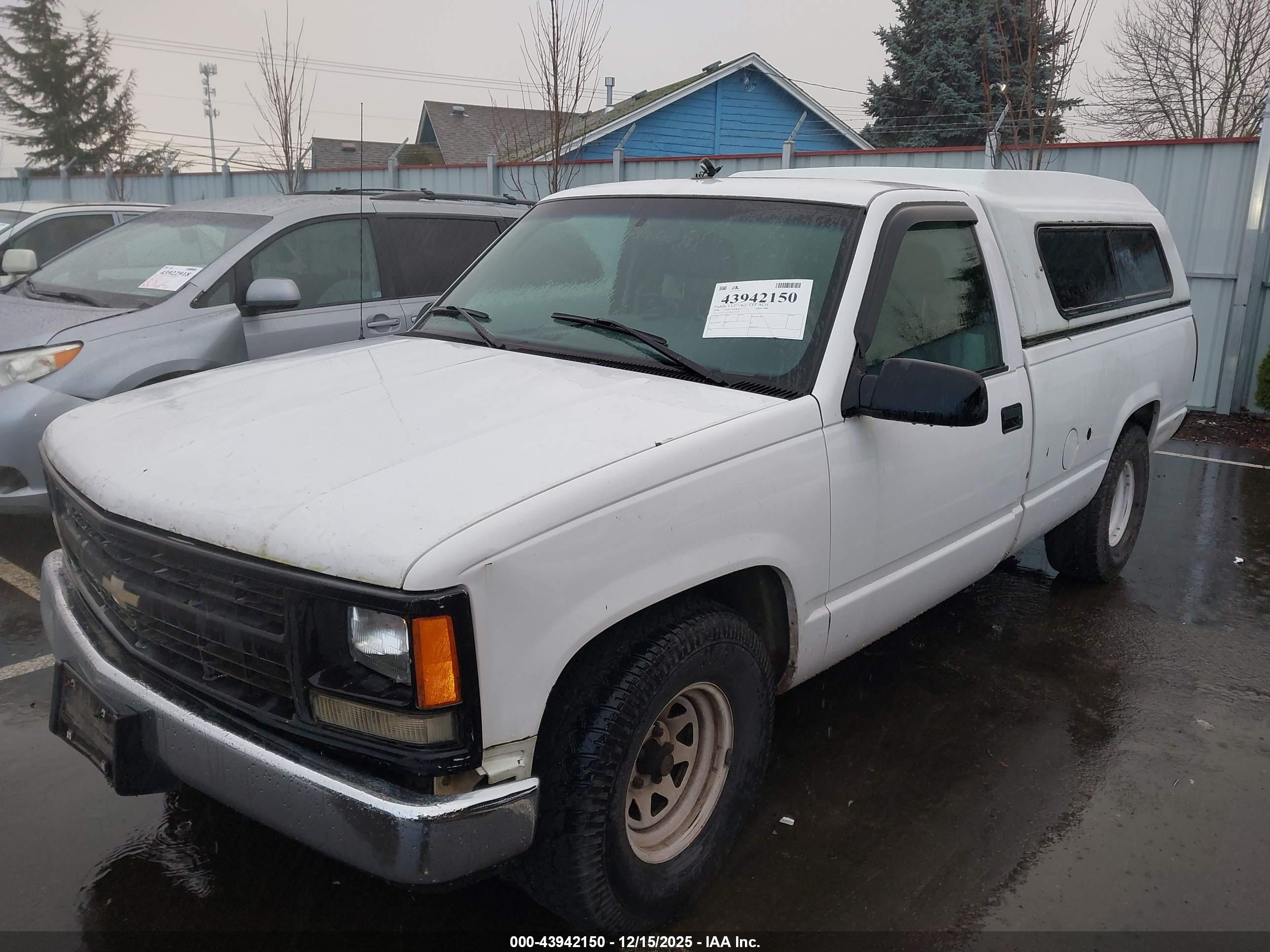 CHEVROLET GMT-400 image 2