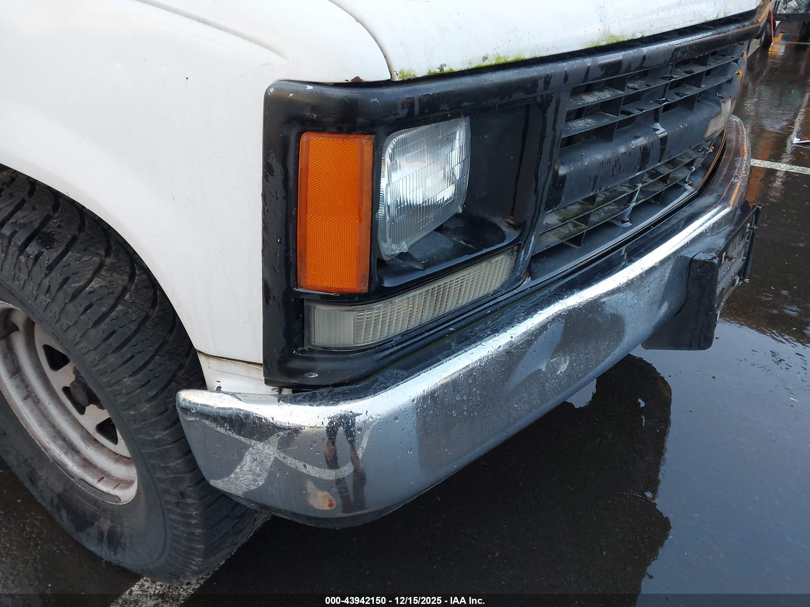 CHEVROLET GMT-400 image 6