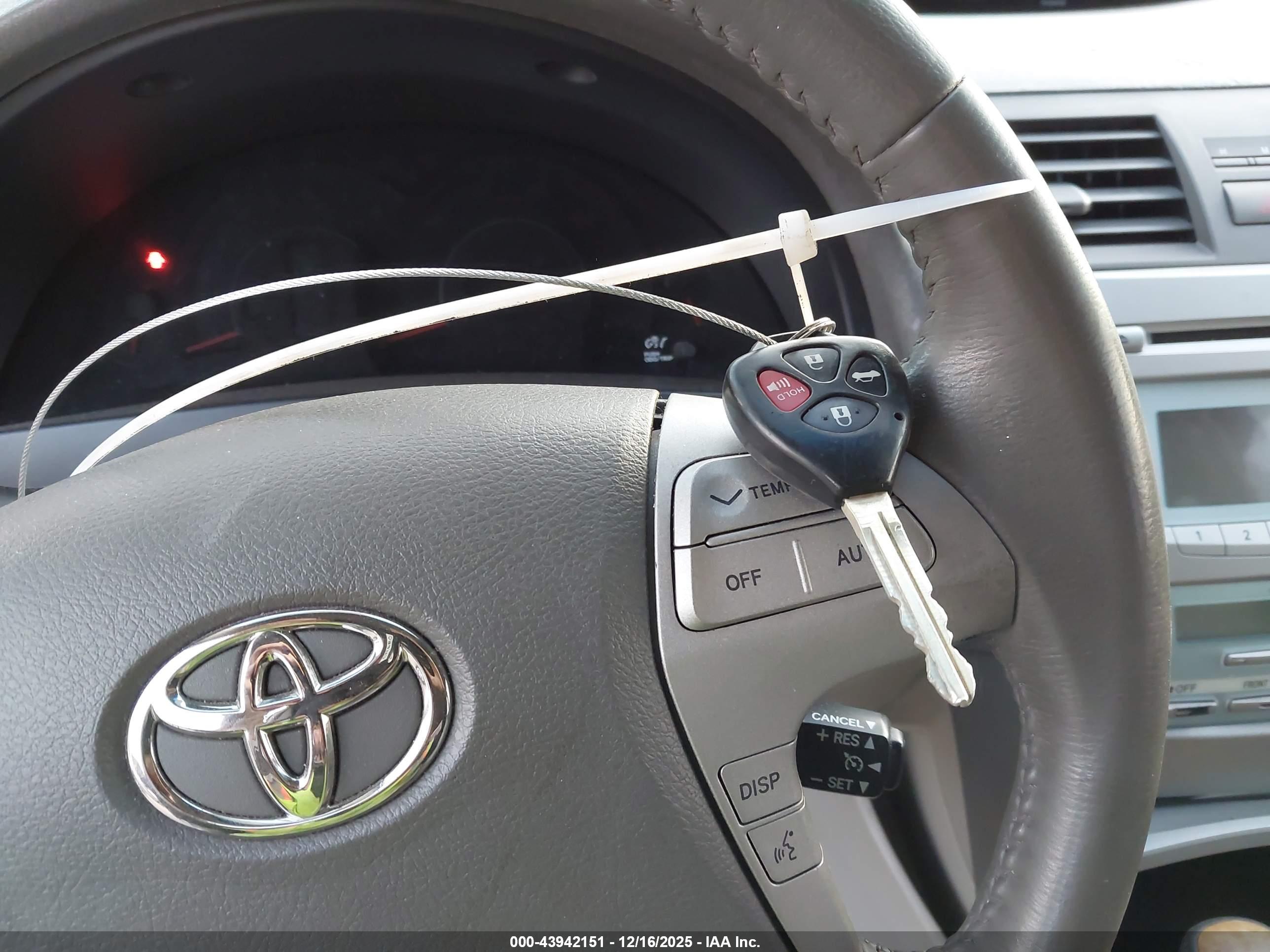 TOYOTA CAMRY image 11