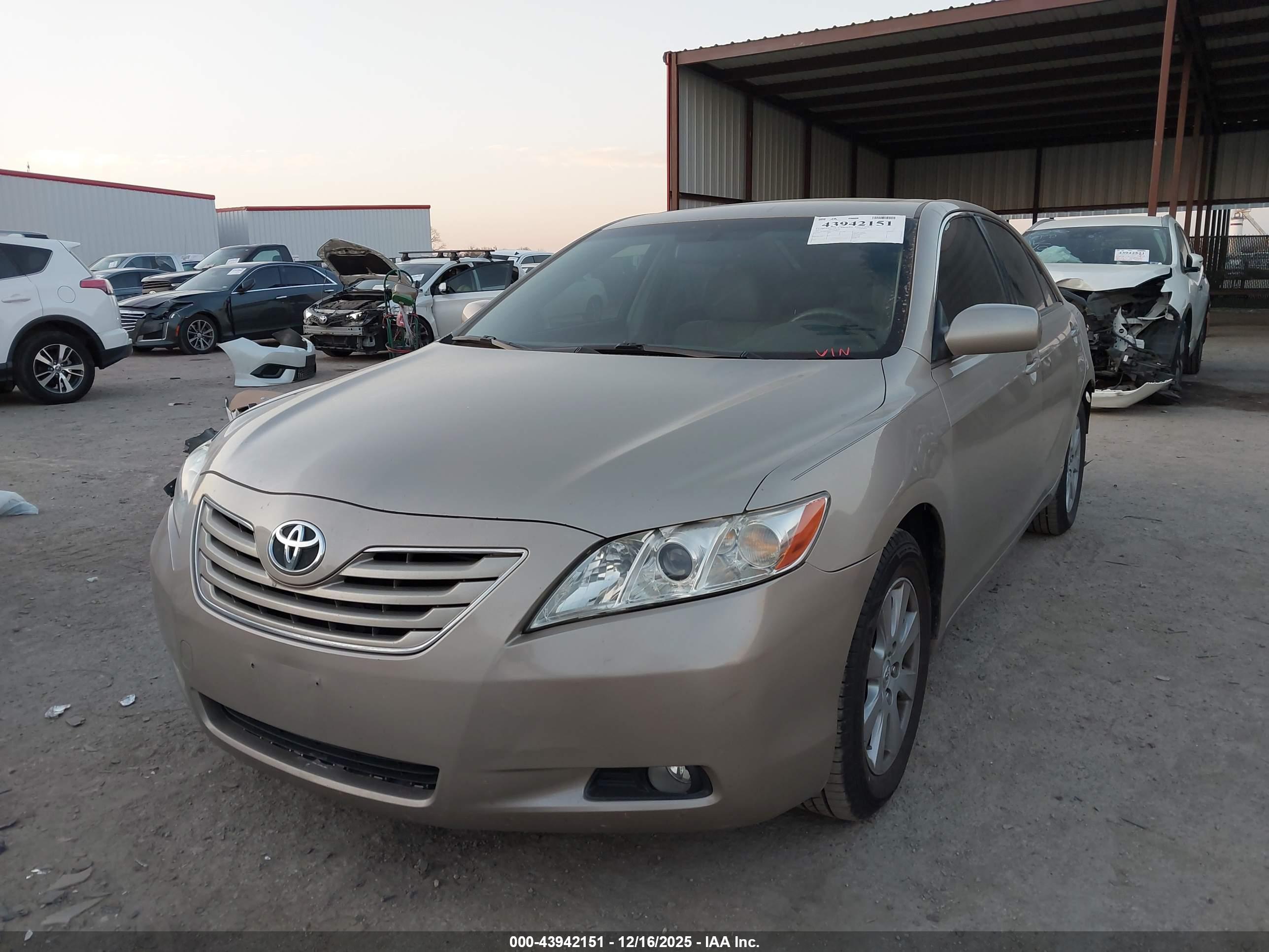 TOYOTA CAMRY image 2