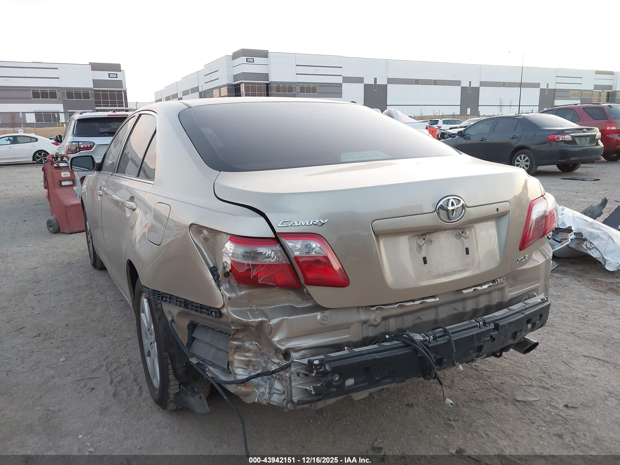TOYOTA CAMRY image 3