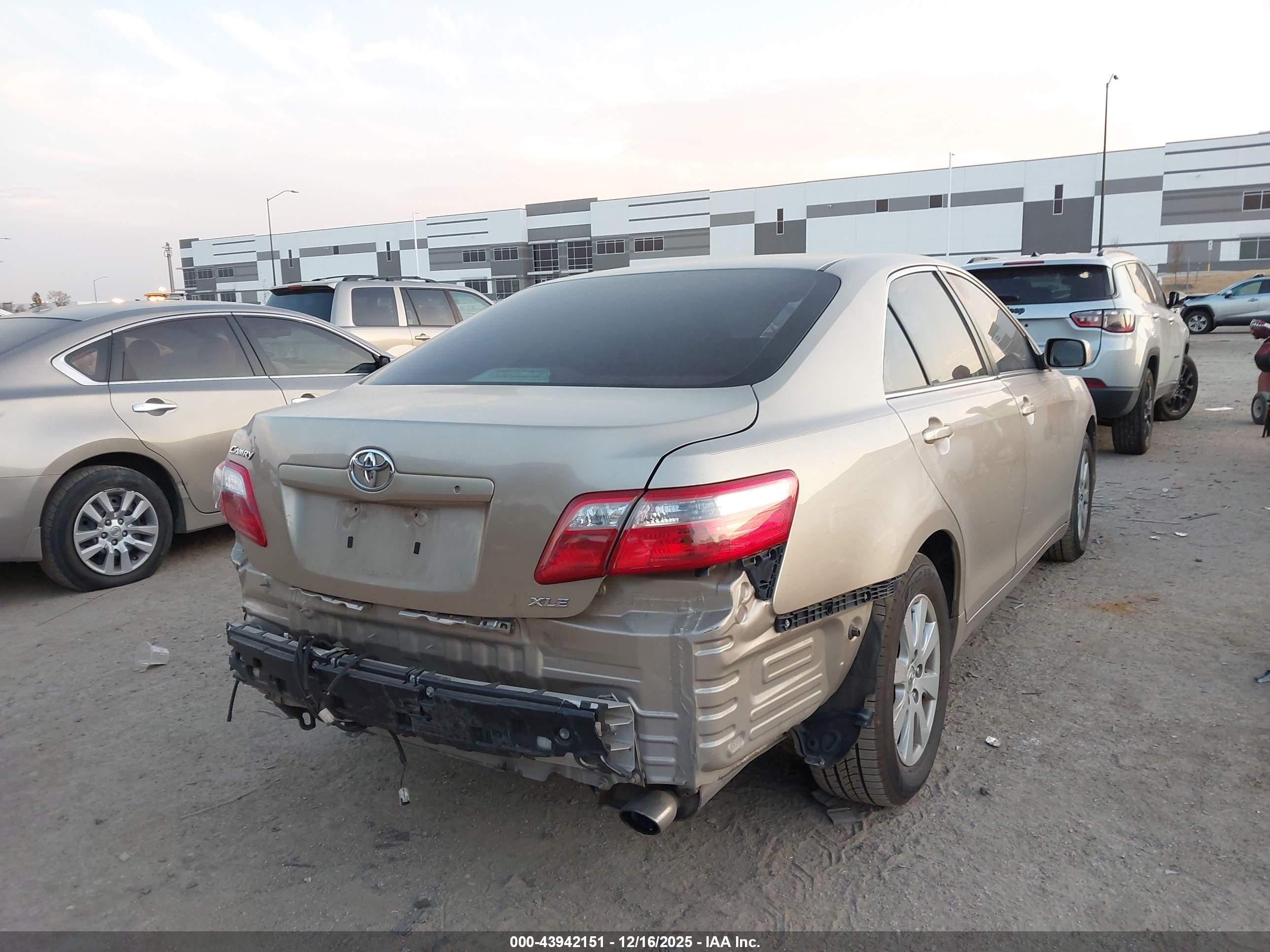 TOYOTA CAMRY image 4