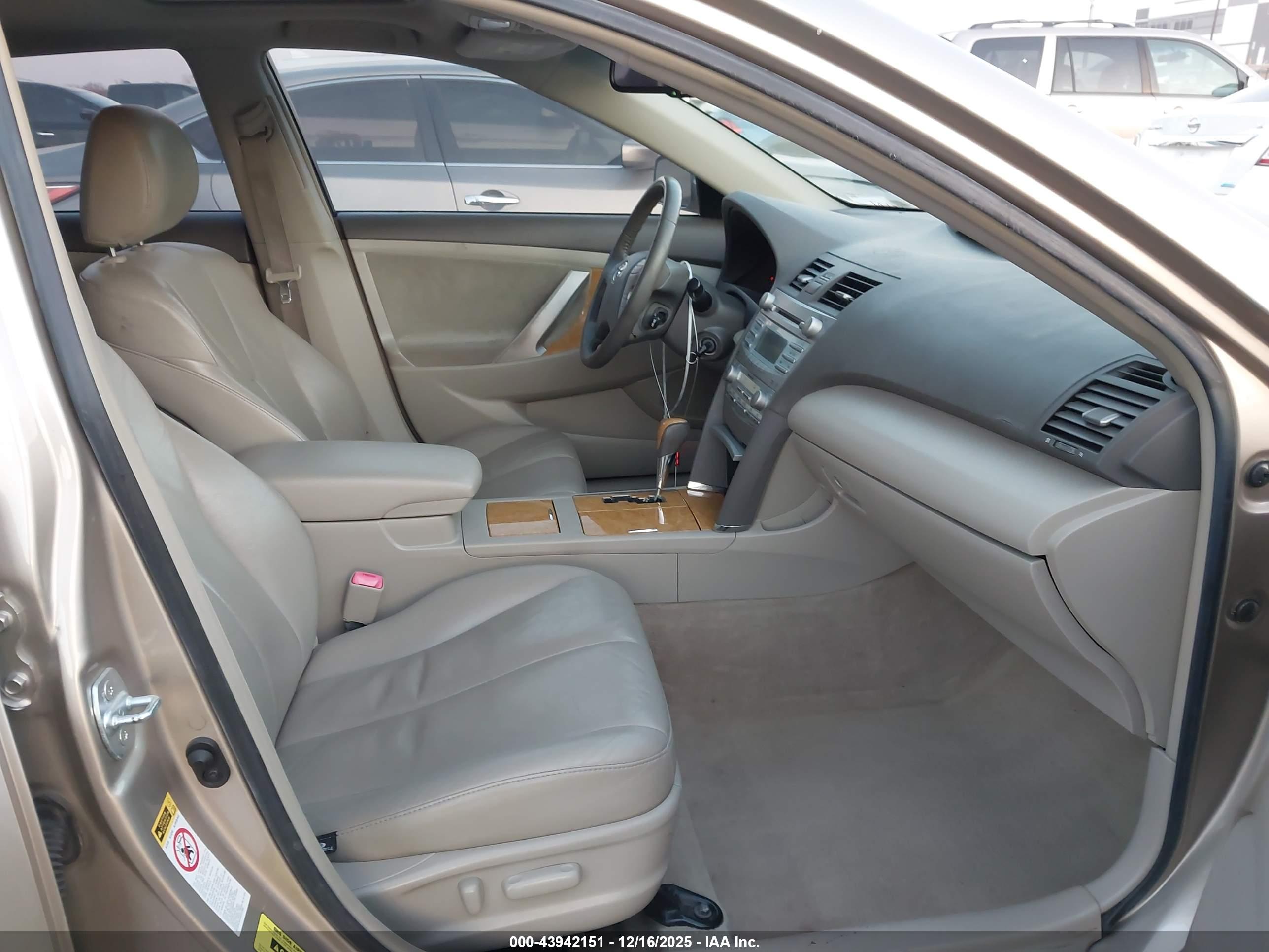 TOYOTA CAMRY image 5