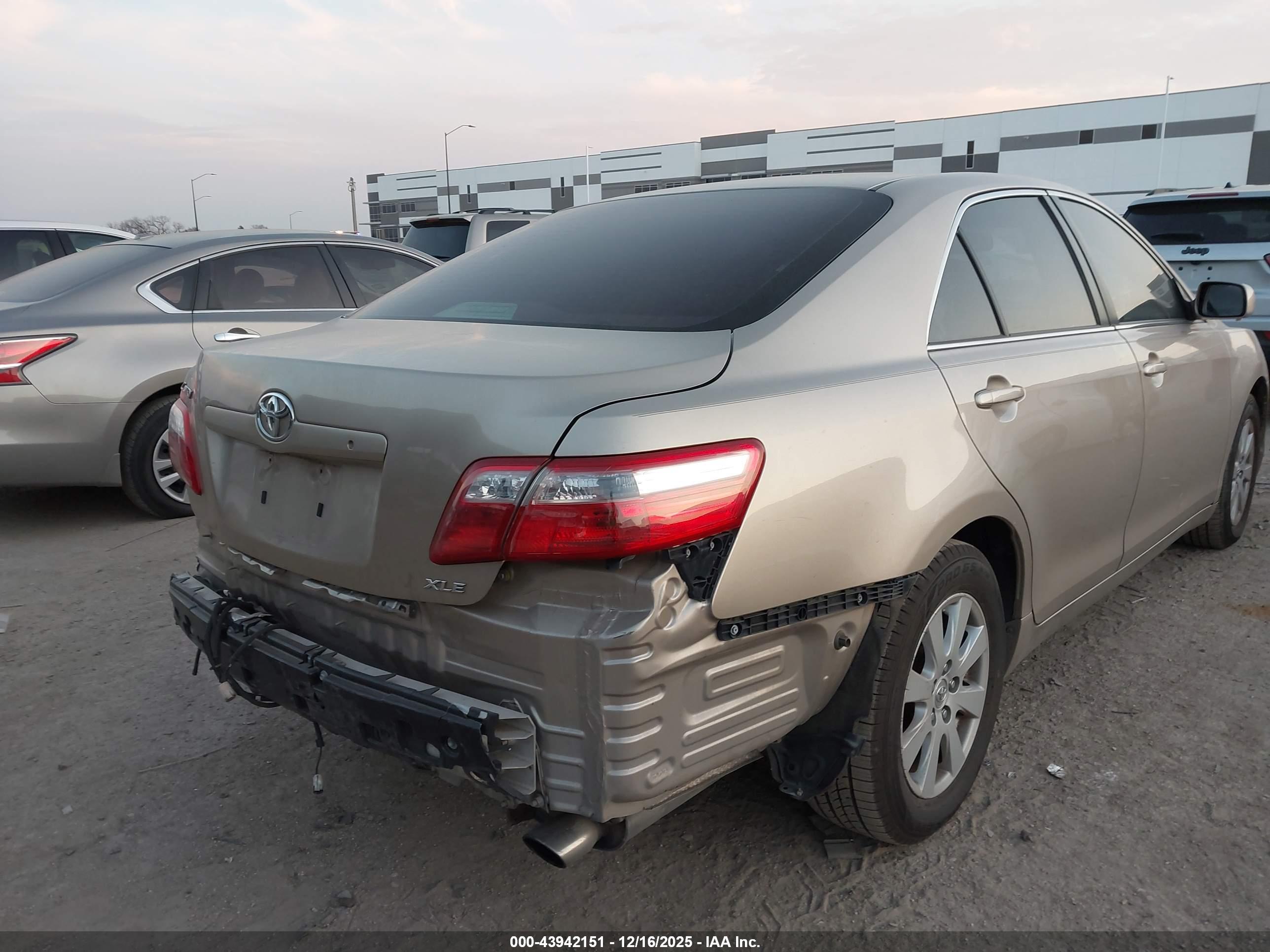 TOYOTA CAMRY image 6