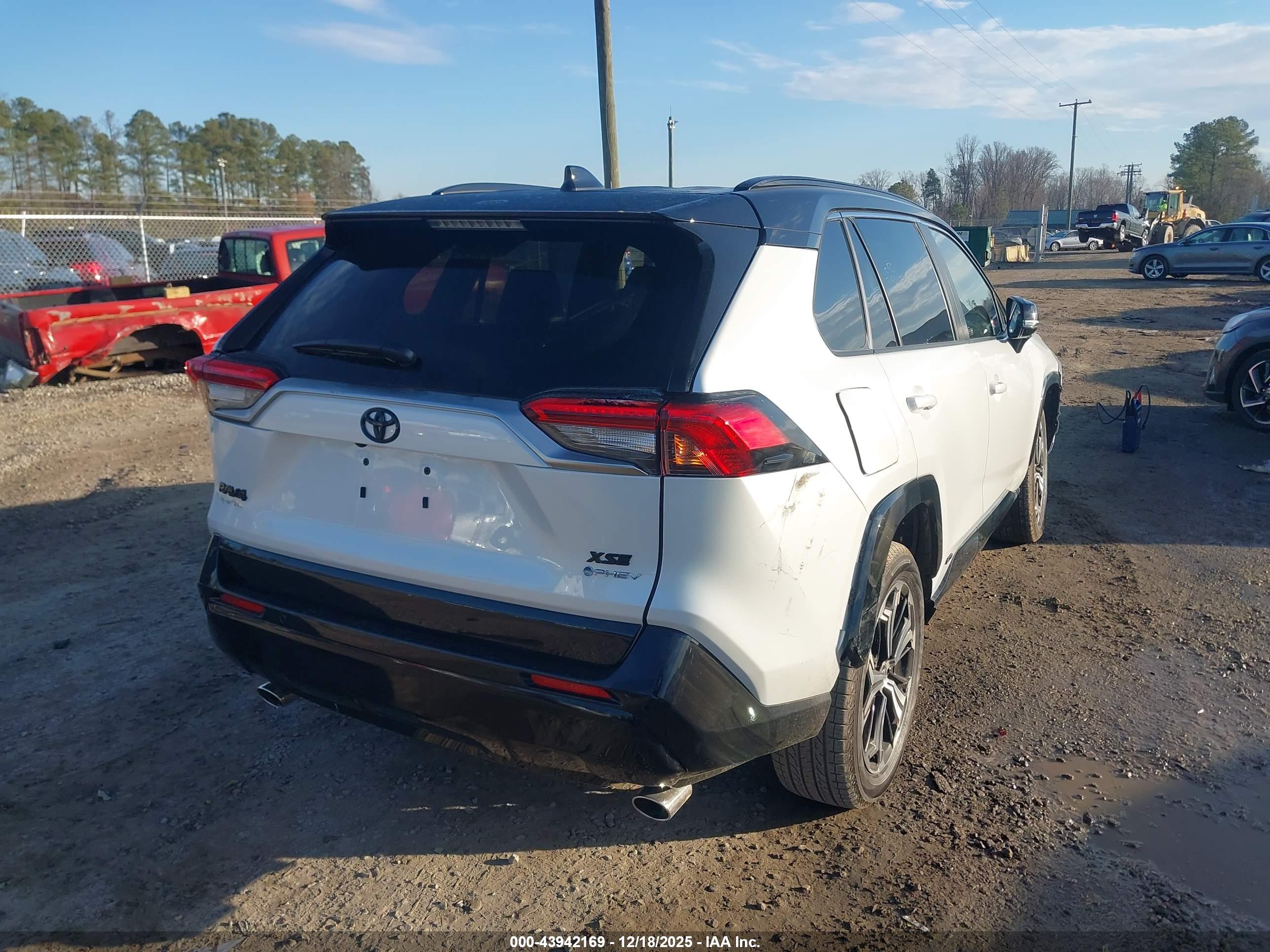 TOYOTA RAV4 image 4