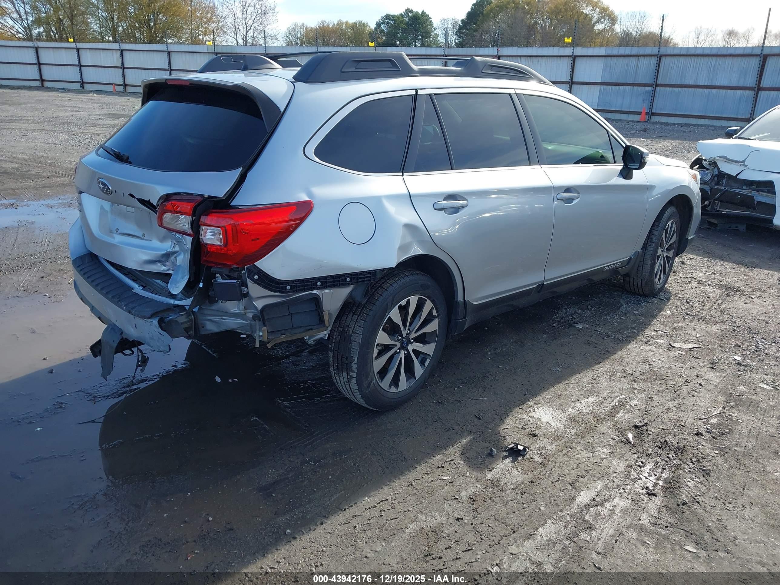 SUBARU OUTBACK image 4