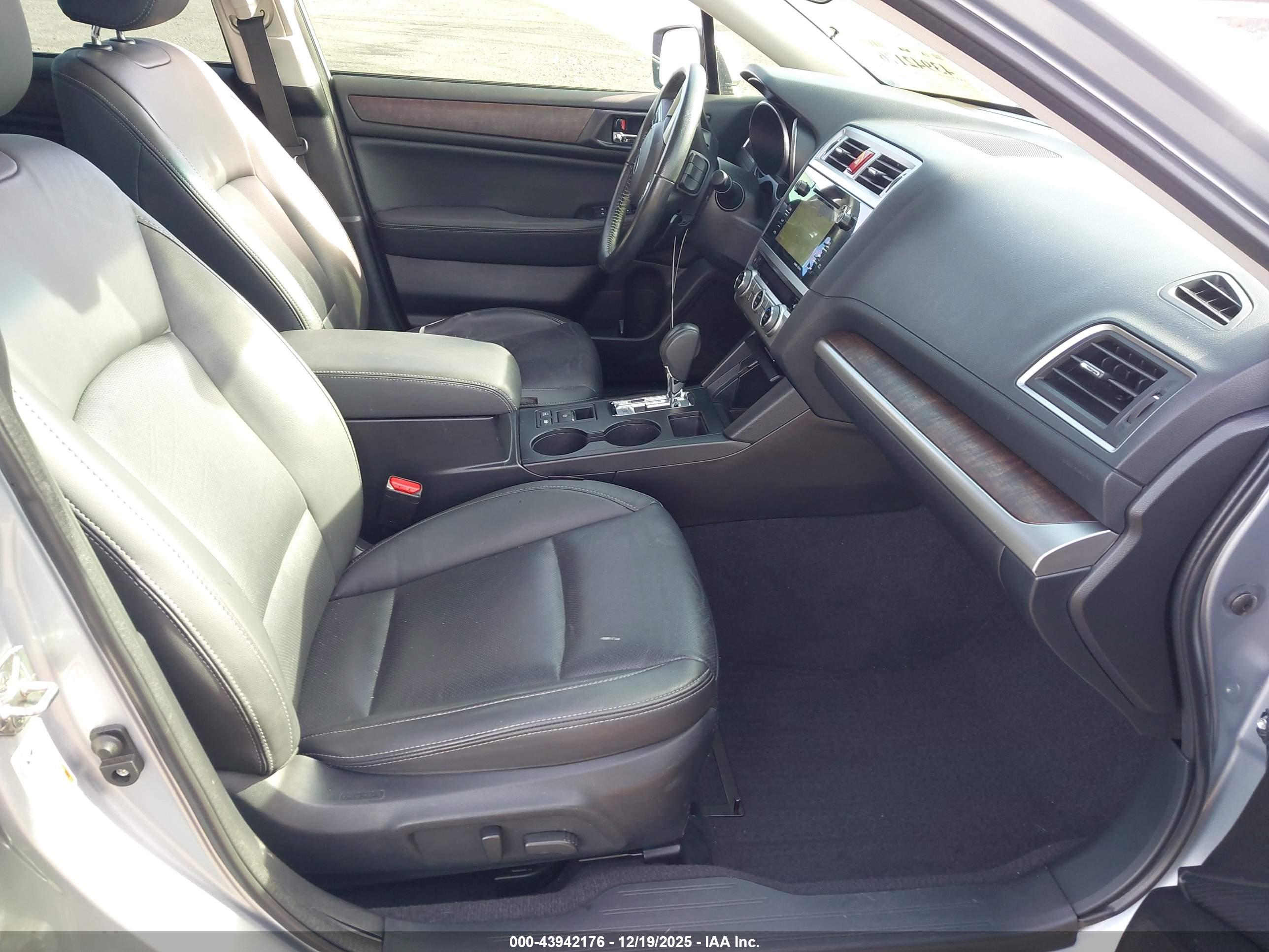SUBARU OUTBACK image 5