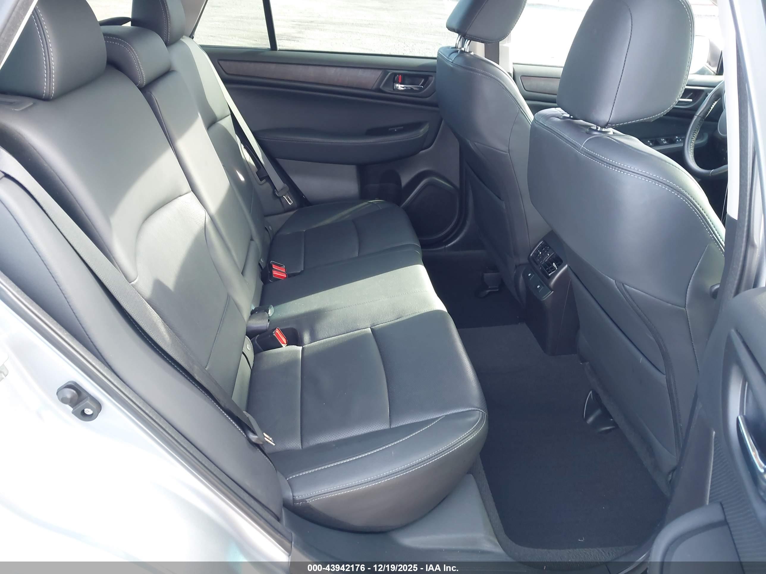 SUBARU OUTBACK image 8