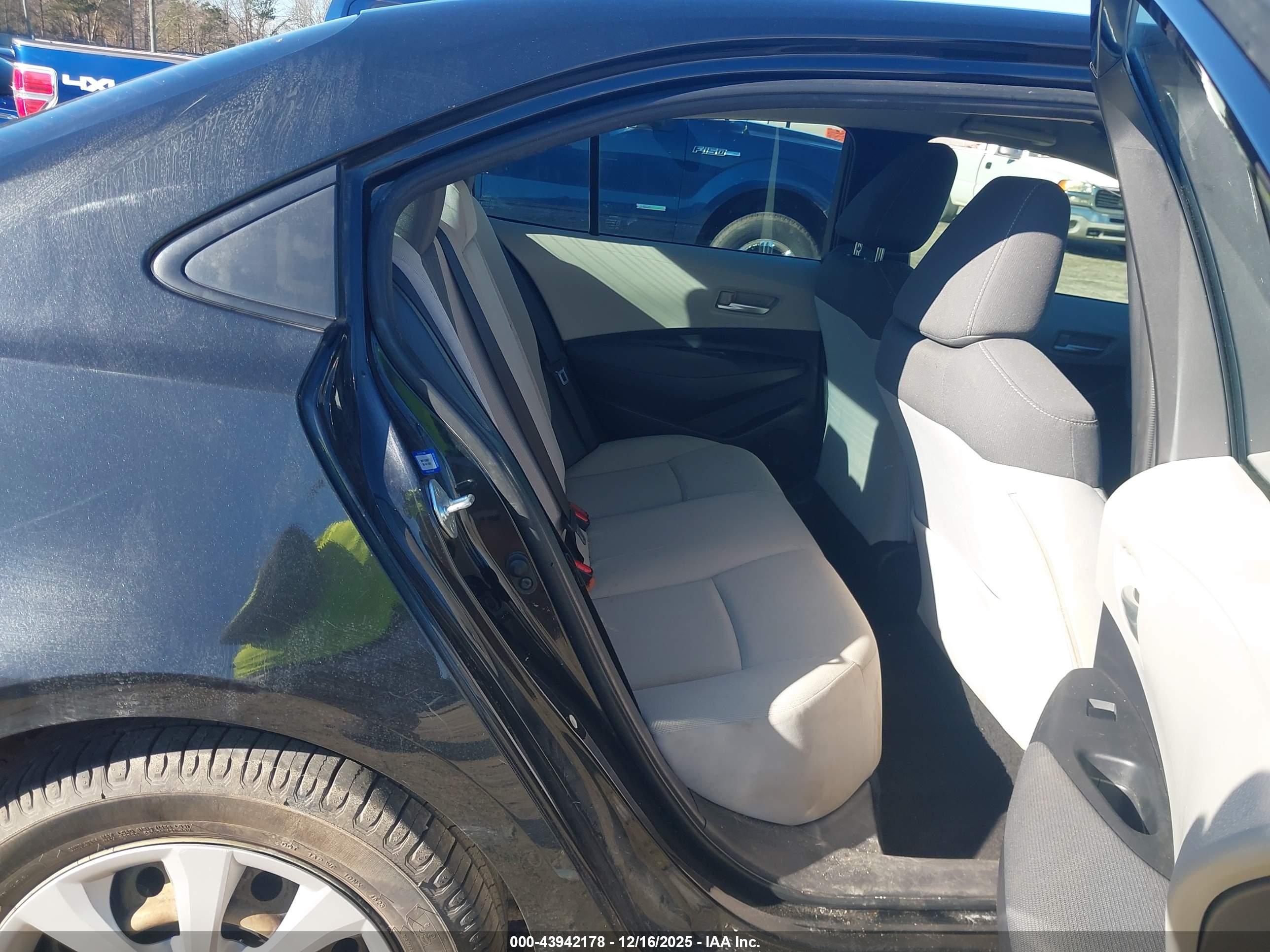 TOYOTA COROLLA image 8